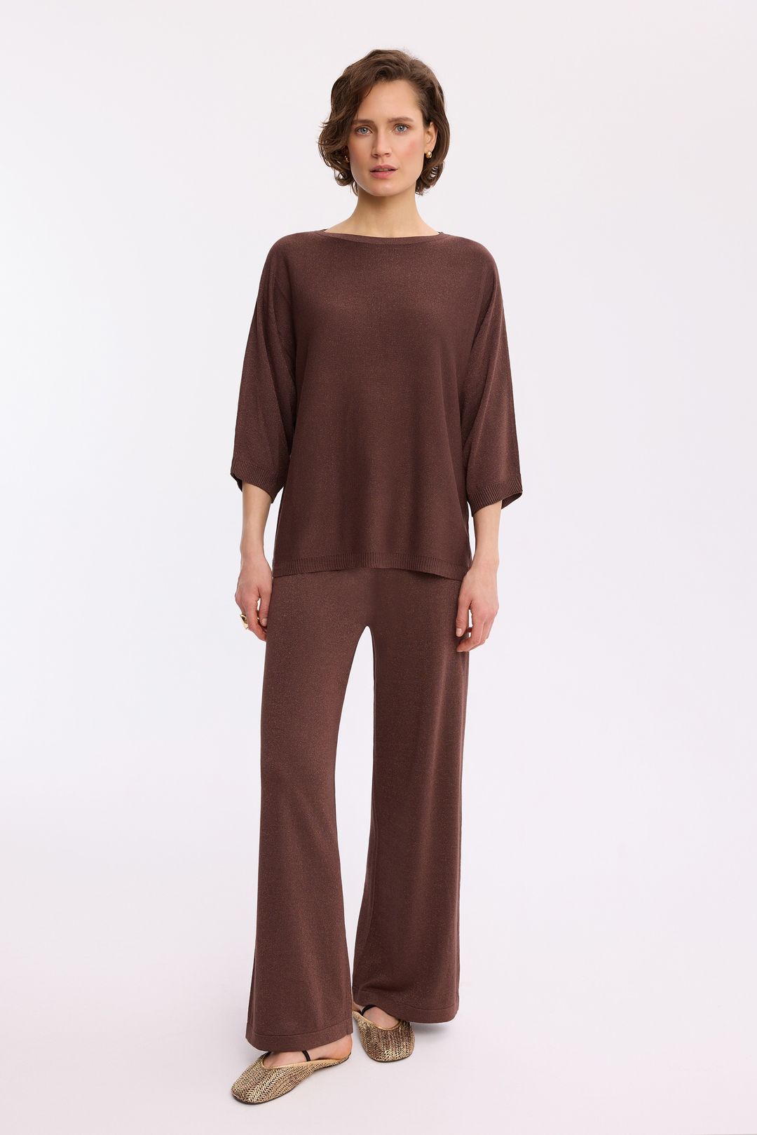 Brązowy sweter z lureksem – elegancki sweter damski