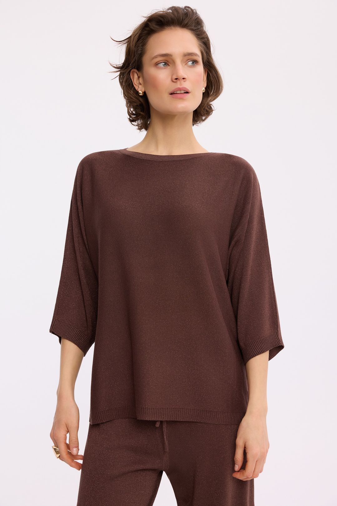 Brązowy sweter z lureksem – elegancki sweter damski