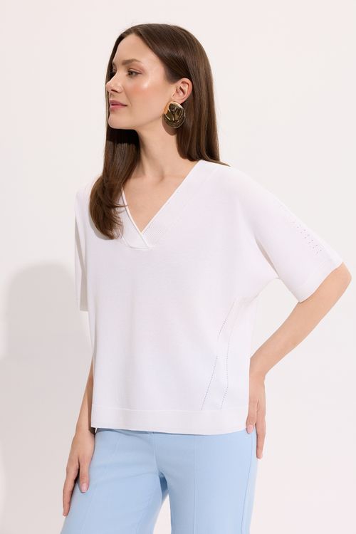 Sweter ecru z dekoltem V – elegancki sweter damski