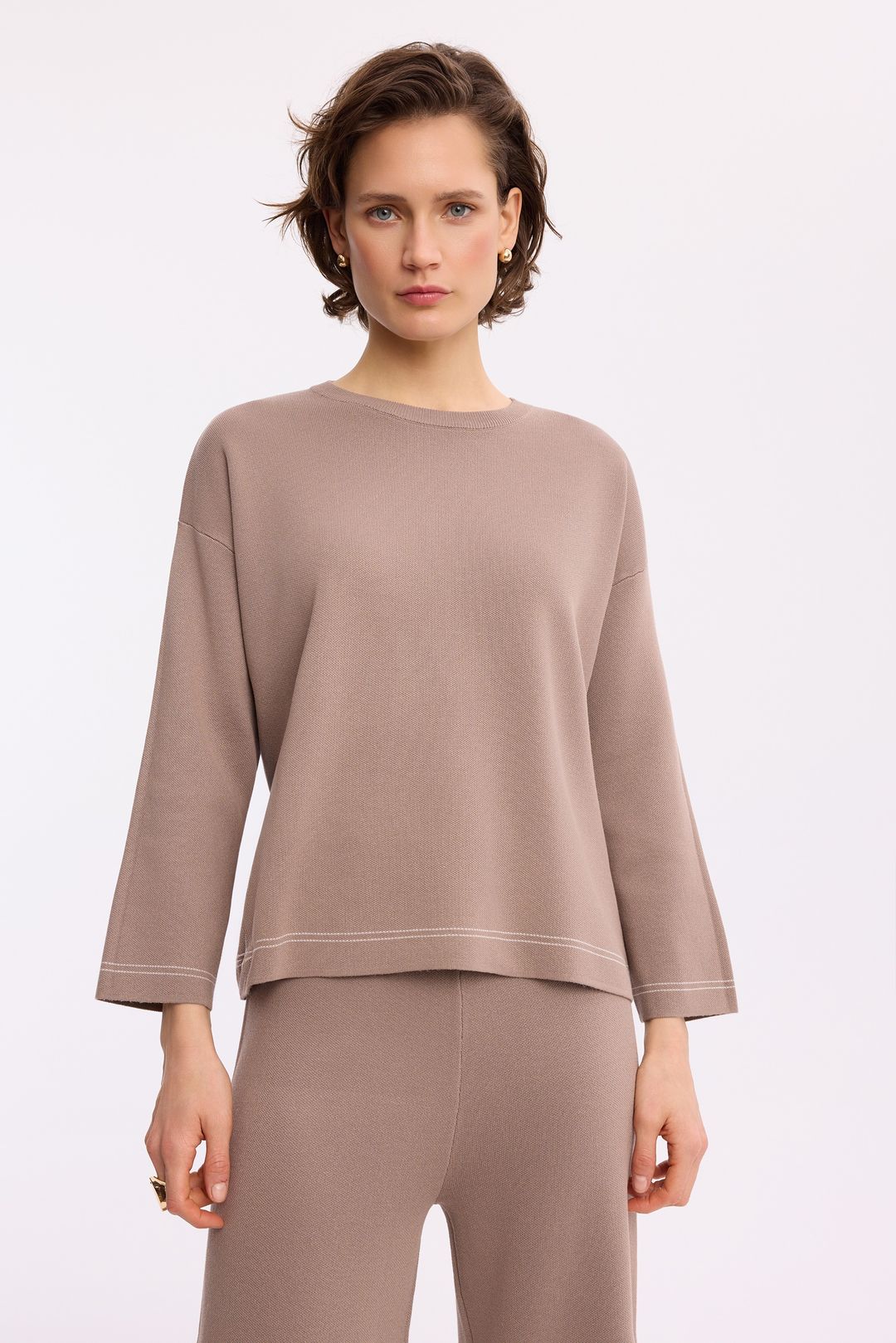Dzianinowy sweter beżowobrązowy – elegancki sweter damski