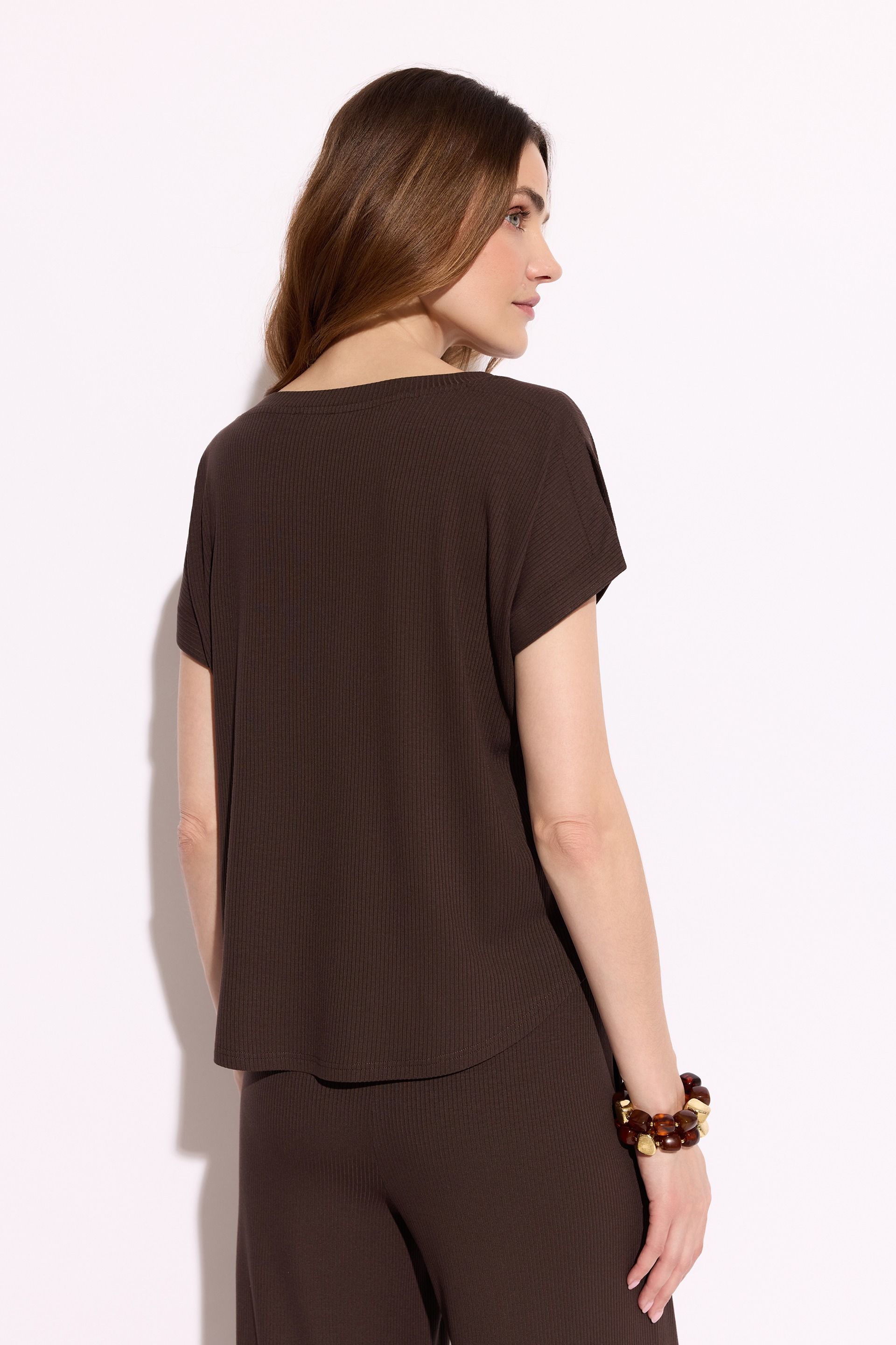 Brązowa bluzka damska z dekoltem V – elegancka bluzka