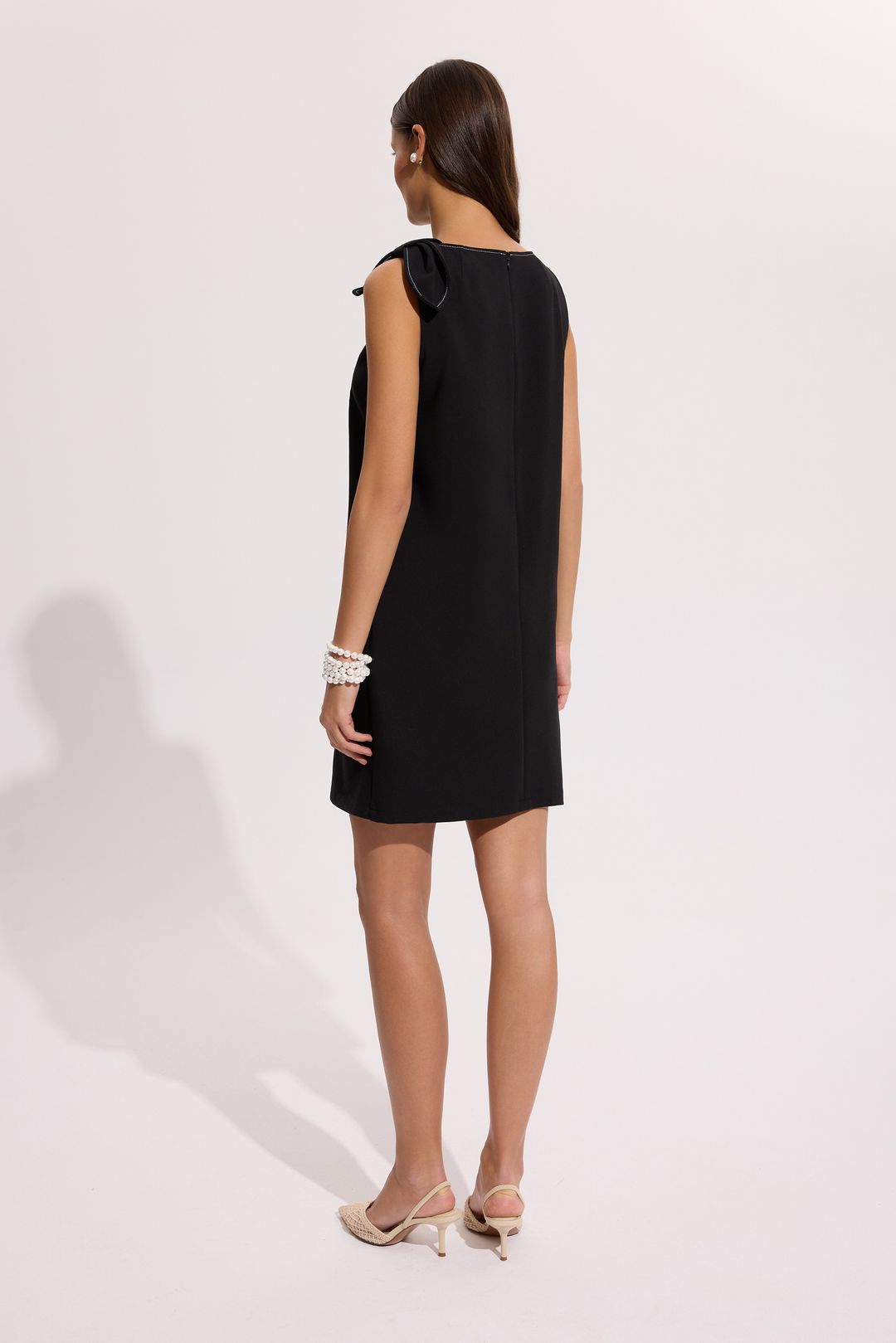 Czarna sukienka elegancka przed kolano – kolekcja Exclusive