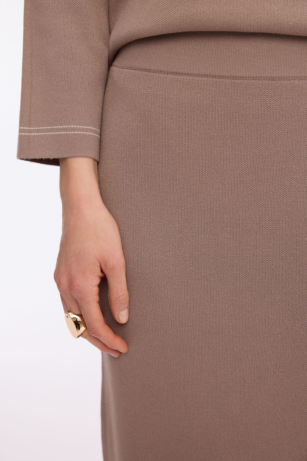 Dzianinowa spódnica midi beżowobrązowa – elegancka spódnica damska