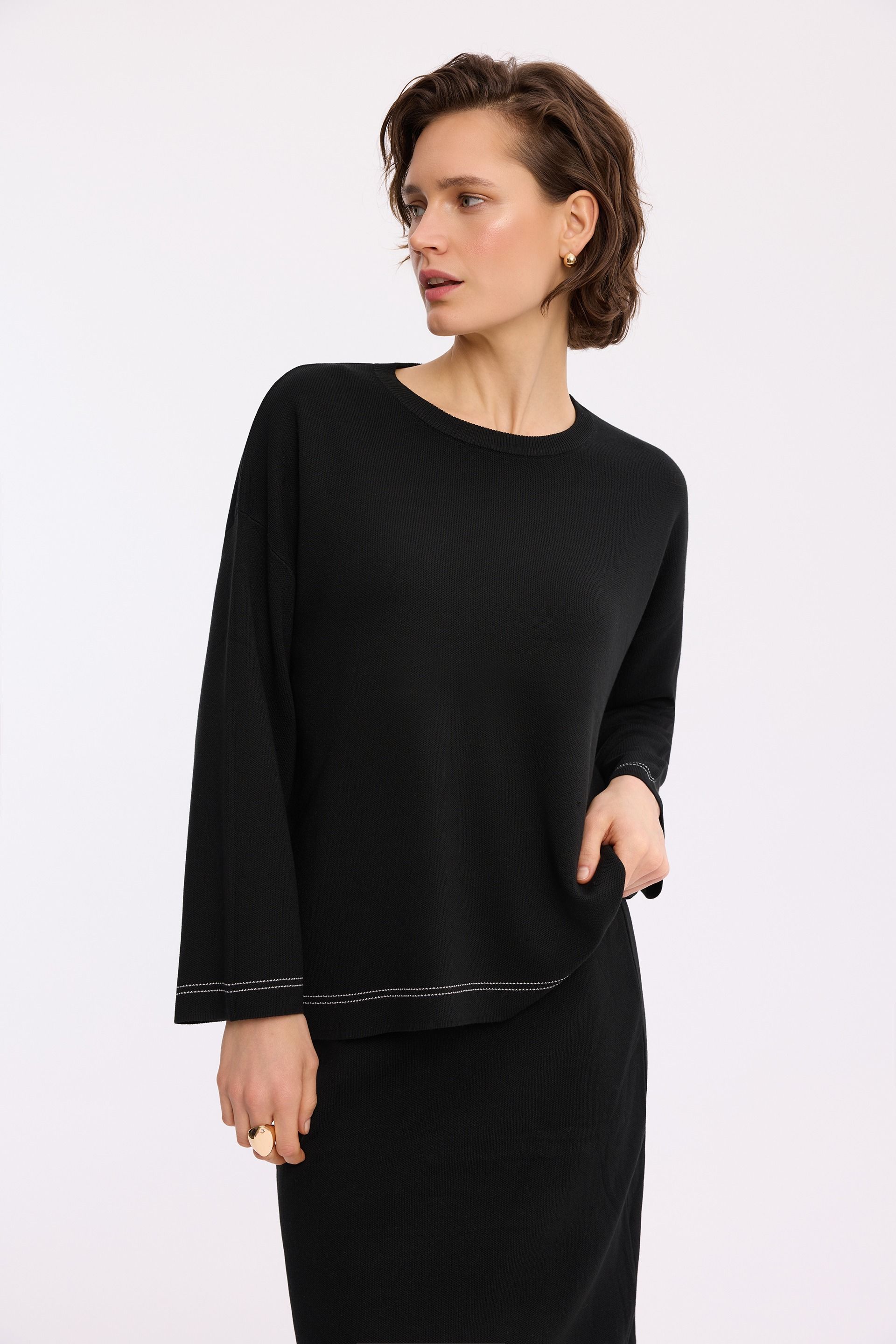 Dzianinowy sweter czarny – elegancki sweter damski