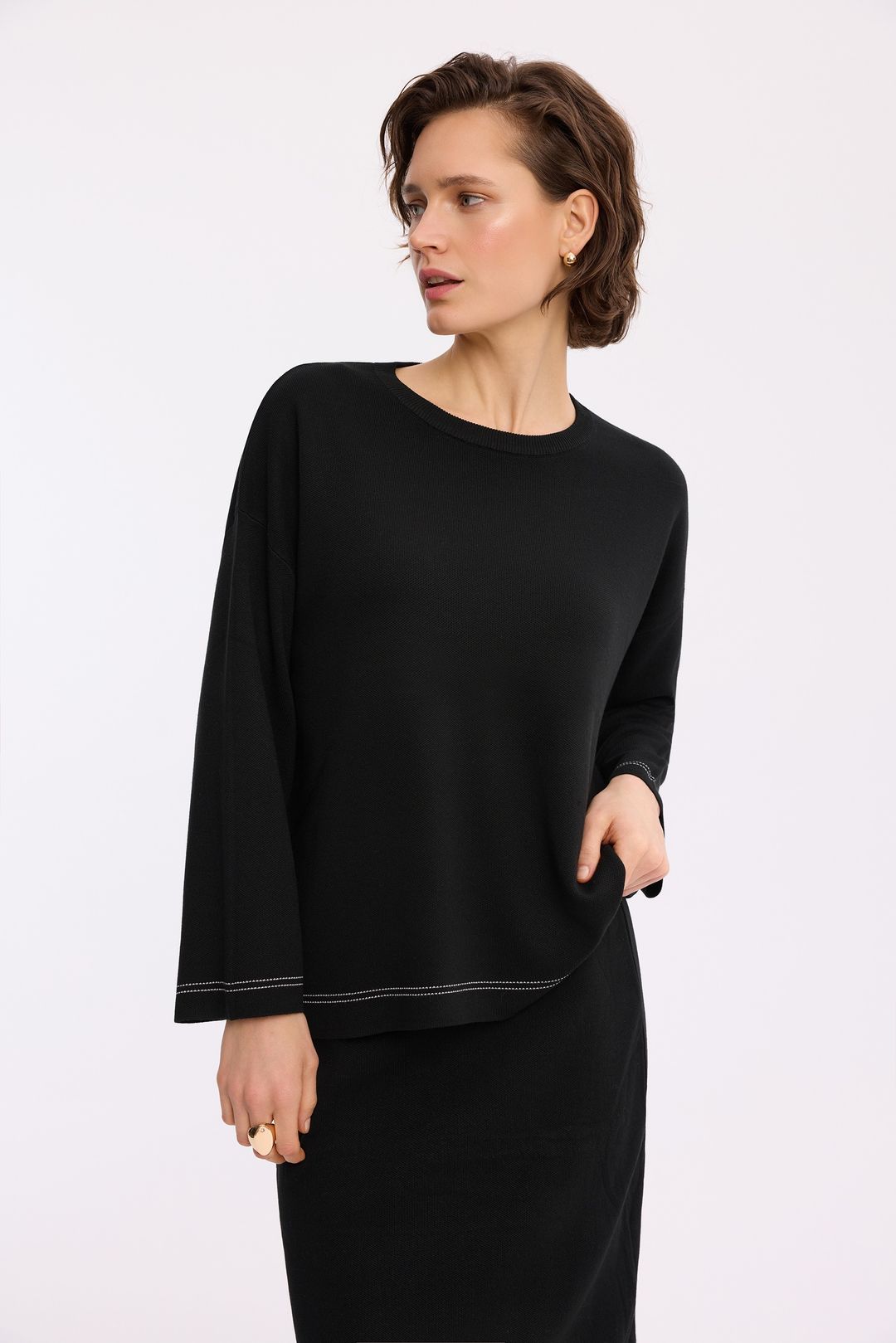 Dzianinowy sweter czarny – elegancki sweter damski