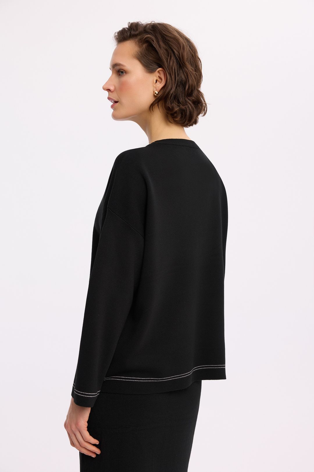 Dzianinowy sweter czarny – elegancki sweter damski