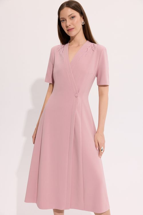 Różowa sukienka midi z kamieniami – elegancka sukienka damska
