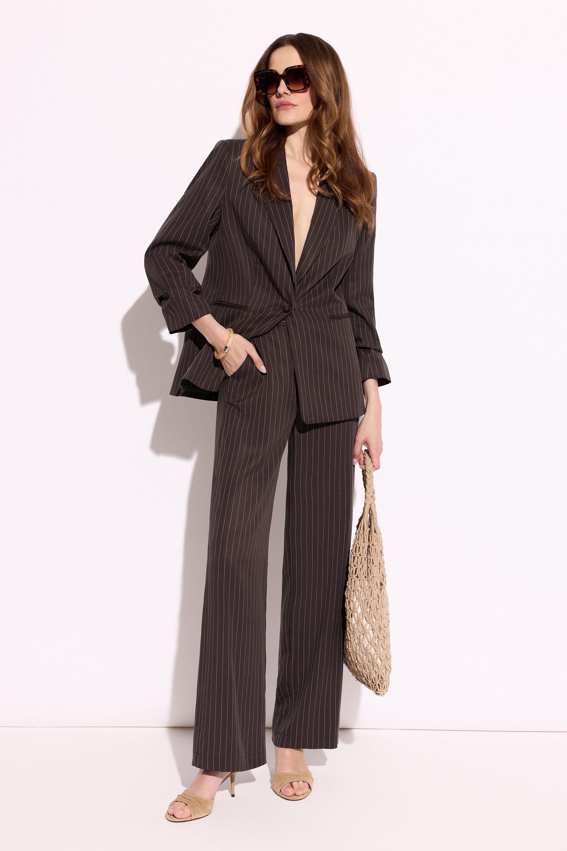 Brązowe spodnie damskie w paski z lyocellu