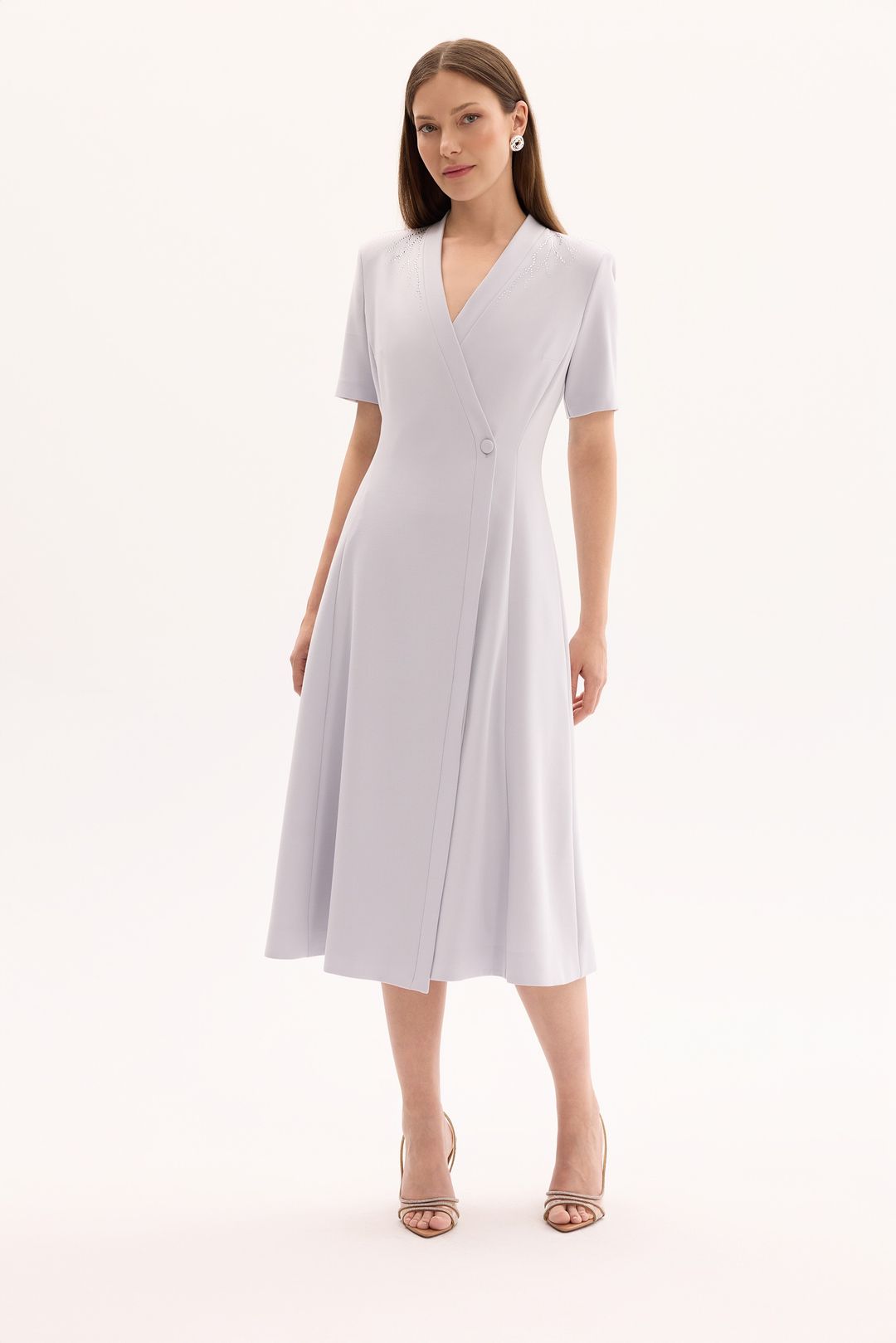 Szara sukienka midi z kamieniami – elegancka sukienka damska