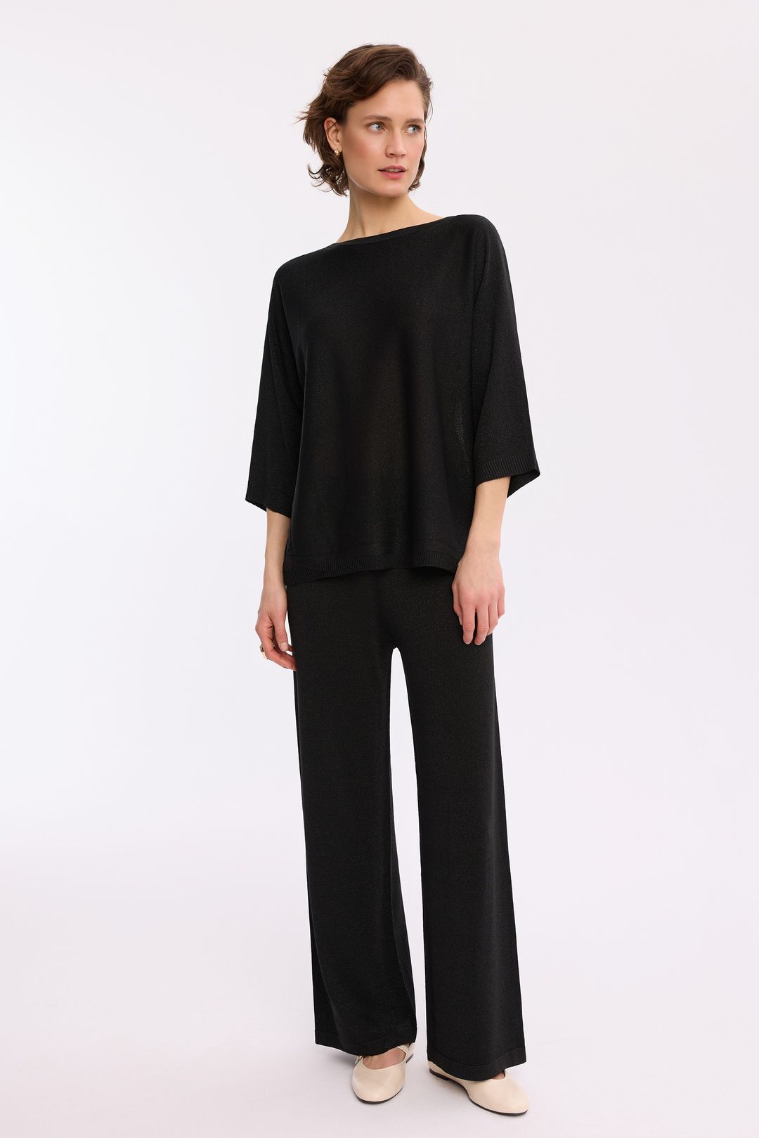 Czarny sweter z lureksem – elegancki sweter damski