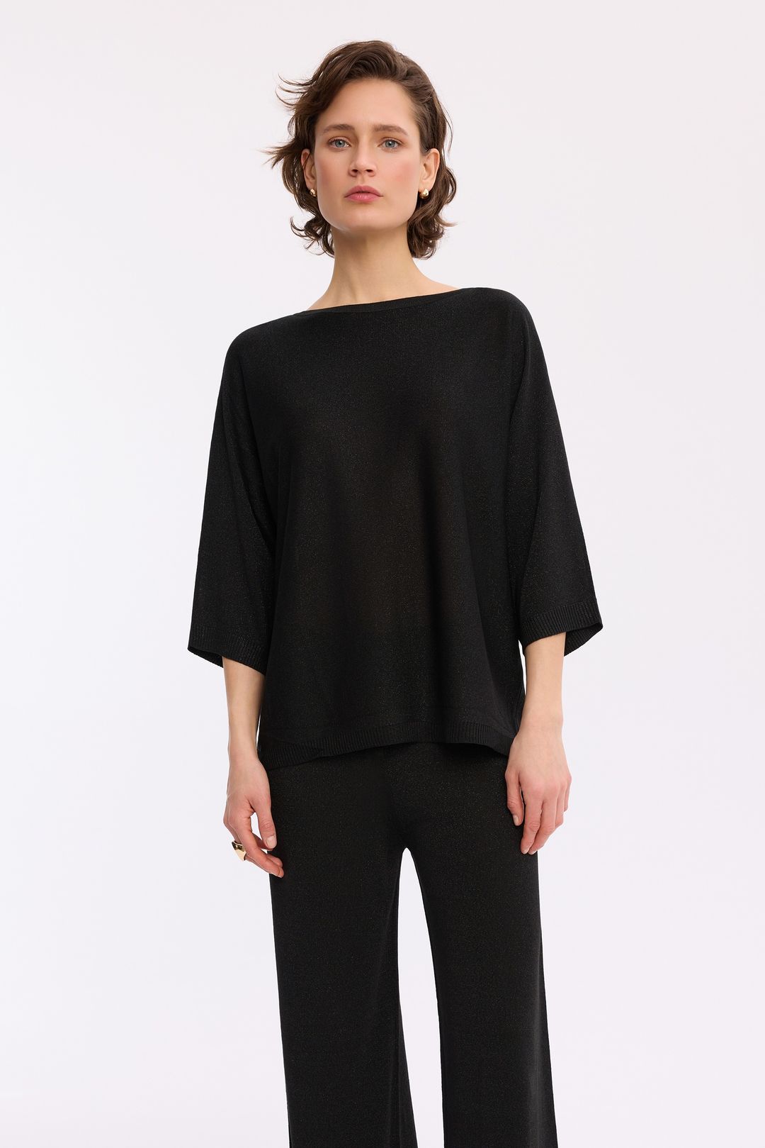 Czarny sweter z lureksem – elegancki sweter damski