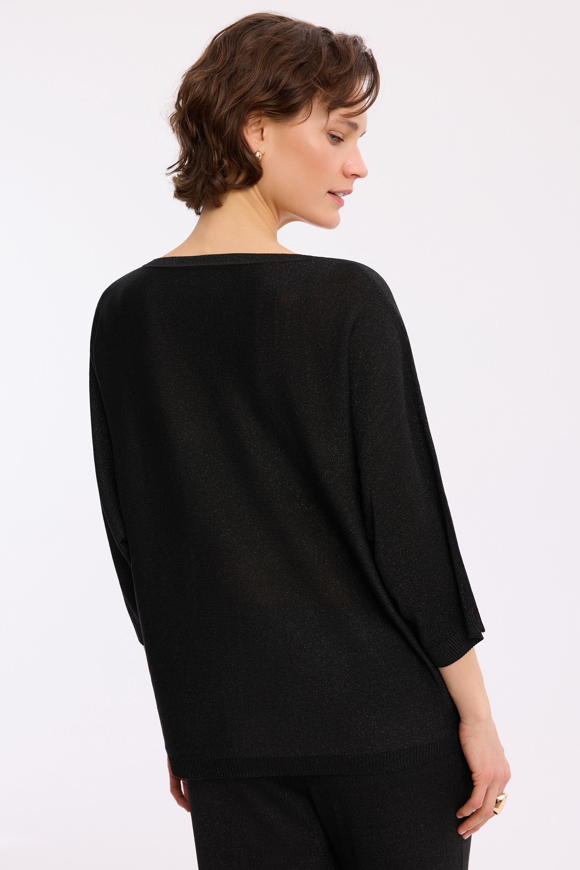 Czarny sweter z lureksem – elegancki sweter damski