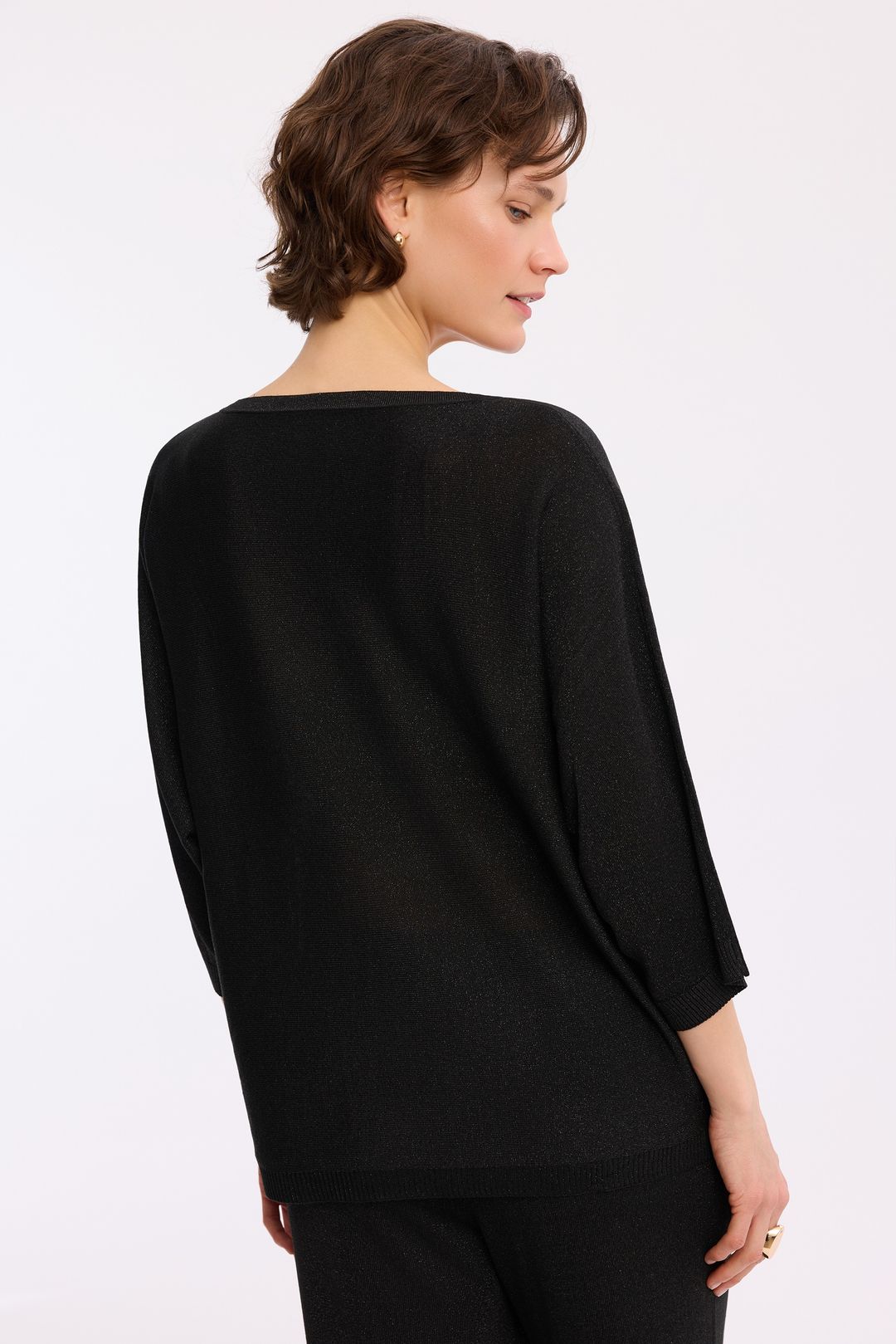 Czarny sweter z lureksem – elegancki sweter damski