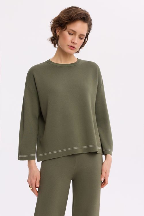Dzianinowy sweter oliwkowy – elegancki sweter damski