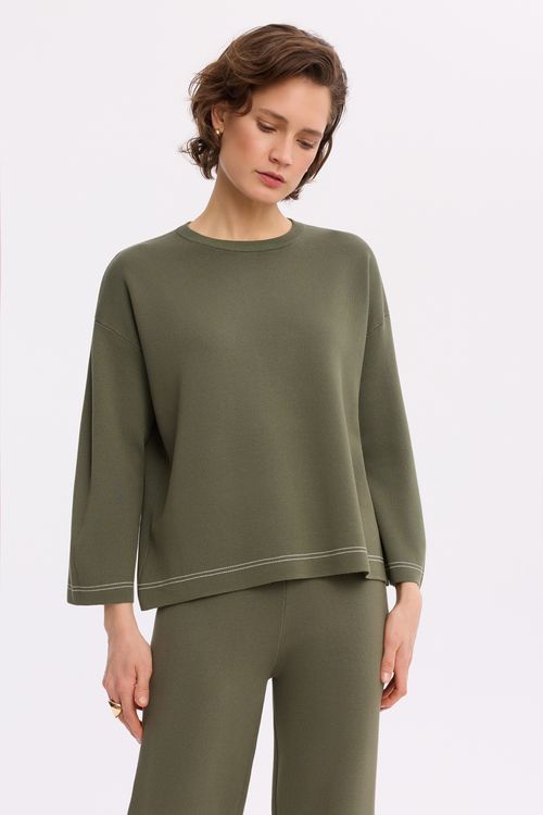 Dzianinowy sweter damski w oliwkowym odcieniu