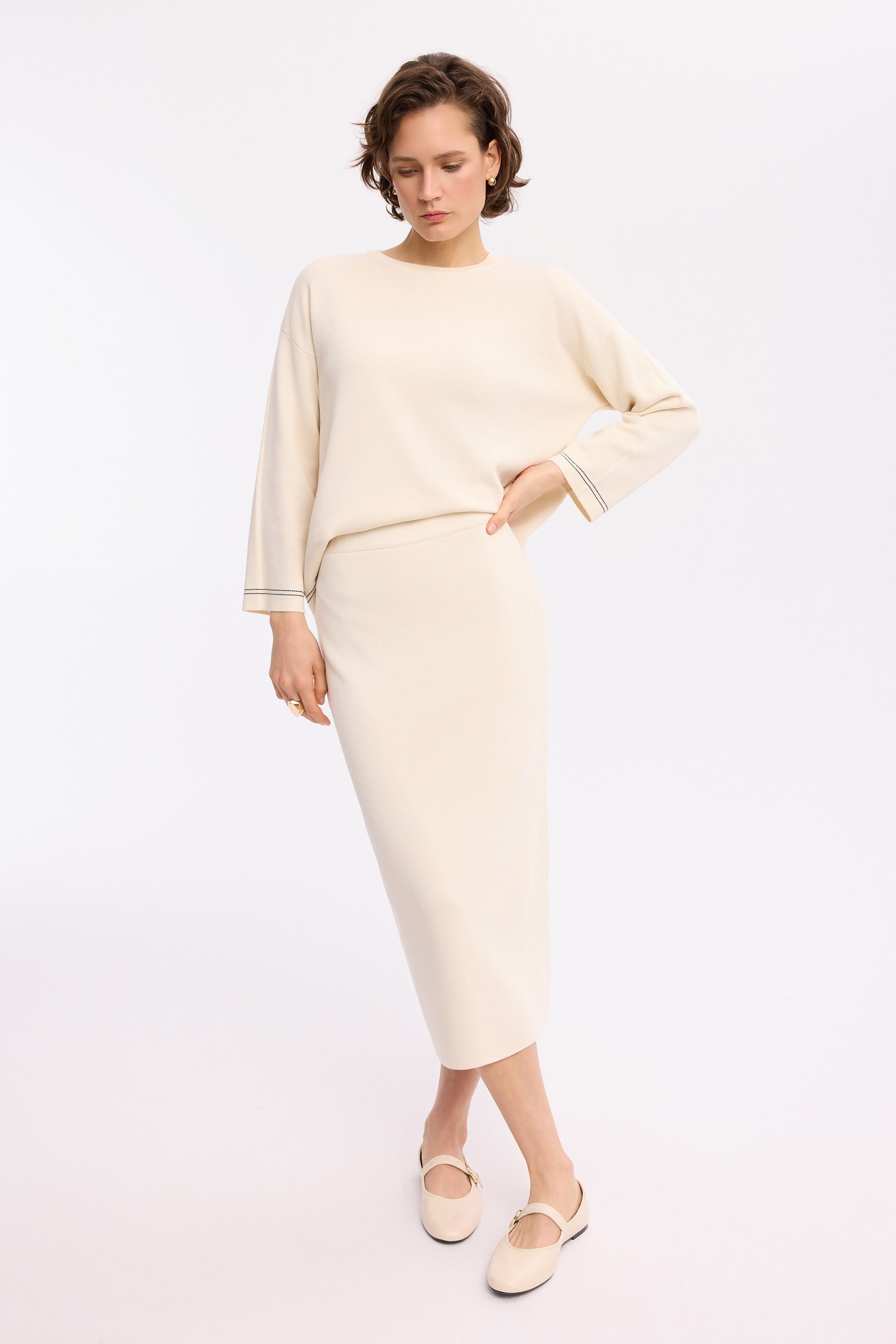 Dzianinowa spódnica ecru midi – elegancka spódnica damska