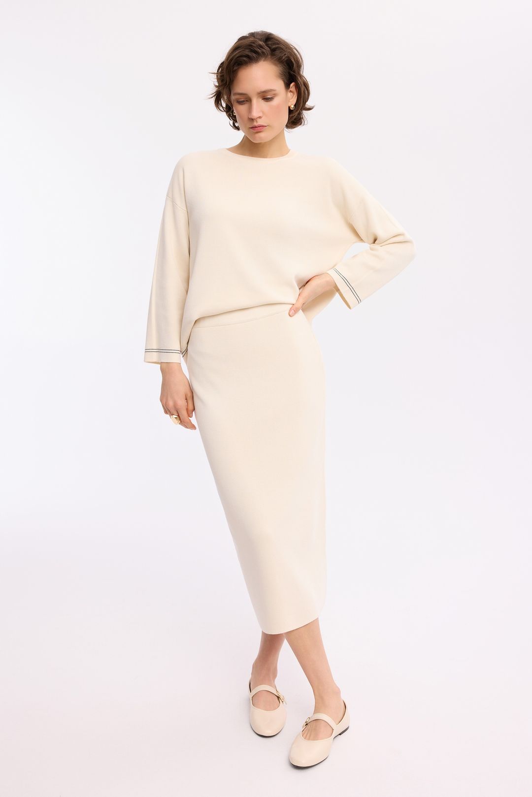 Dzianinowa spódnica ecru midi – elegancka spódnica damska