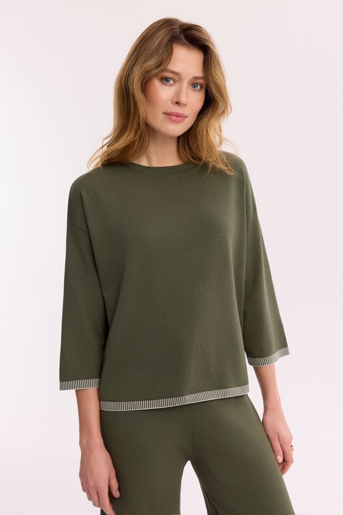 Oliwkowy sweter damski z rękawem 3/4 – dzianinowy sweter
