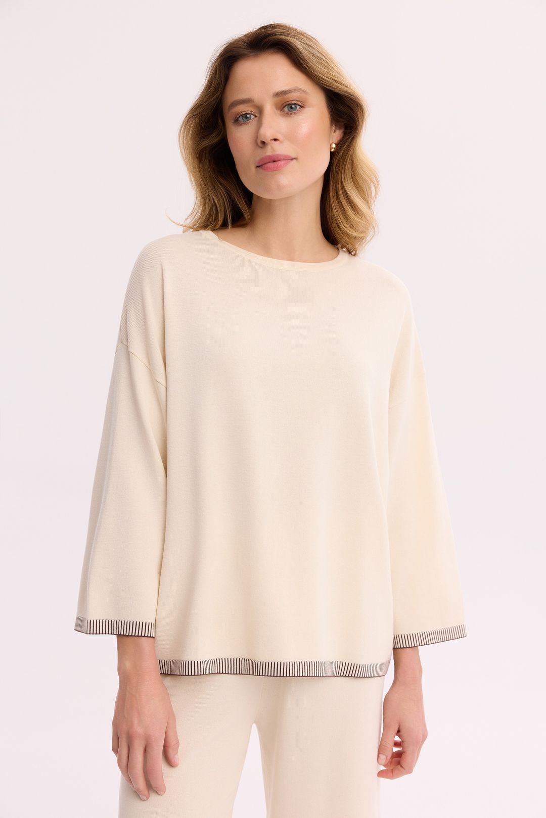 Sweter ecru z rękawem 3/4 – dzianinowy sweter damski