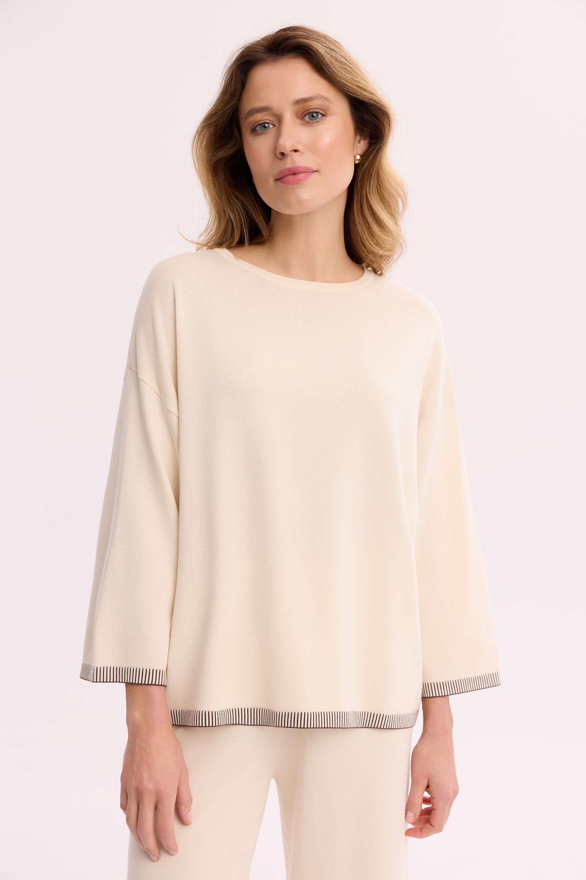Sweter ecru z rękawem 3/4 – dzianinowy sweter damski