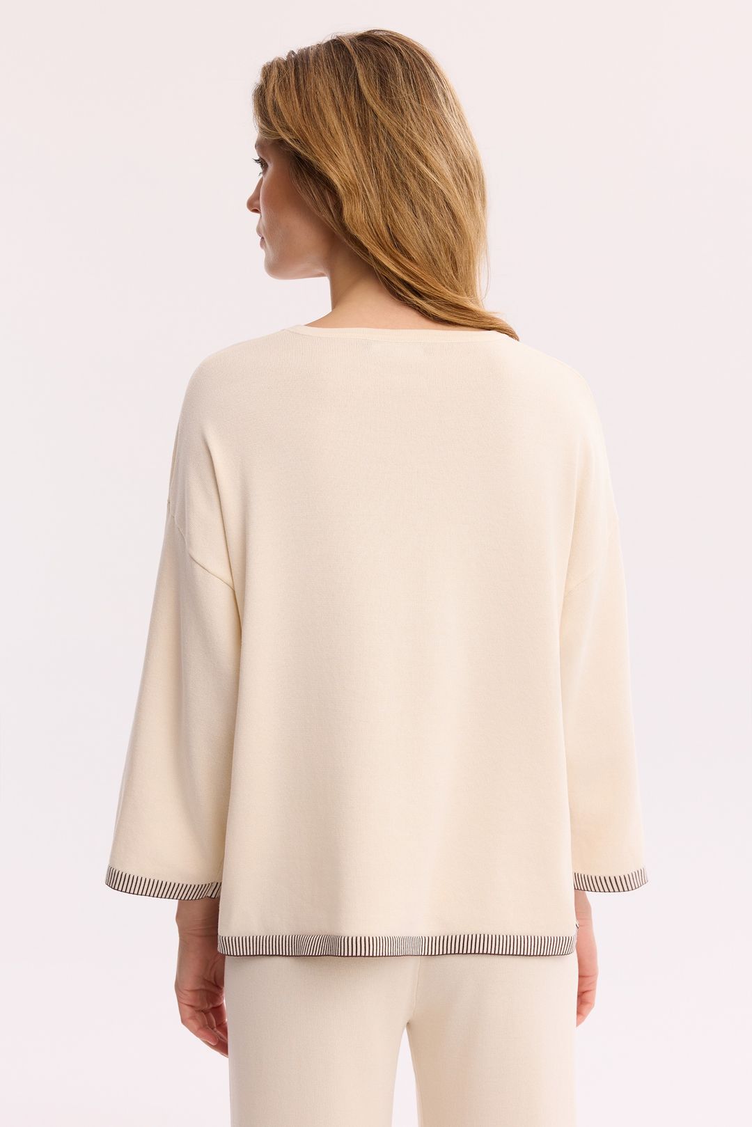 Sweter ecru z rękawem 3/4 – dzianinowy sweter damski