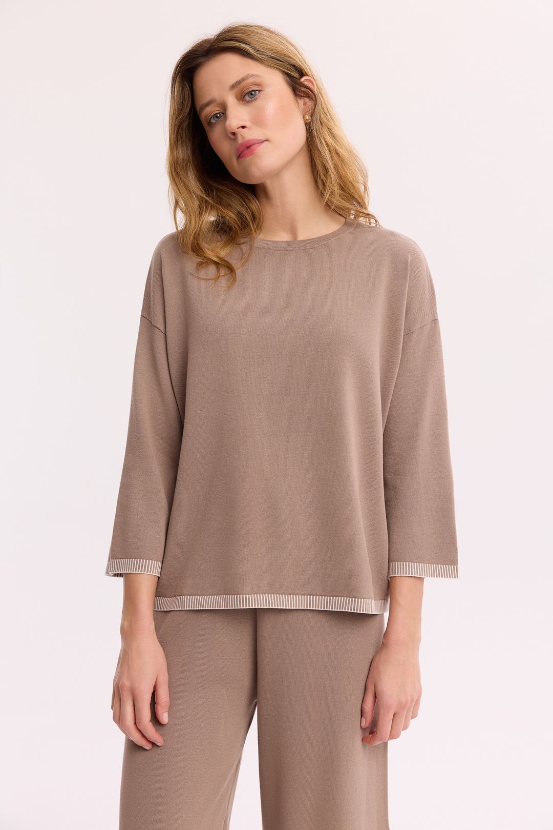Beżowy sweter damski z rękawem 3/4 – dzianinowy sweter