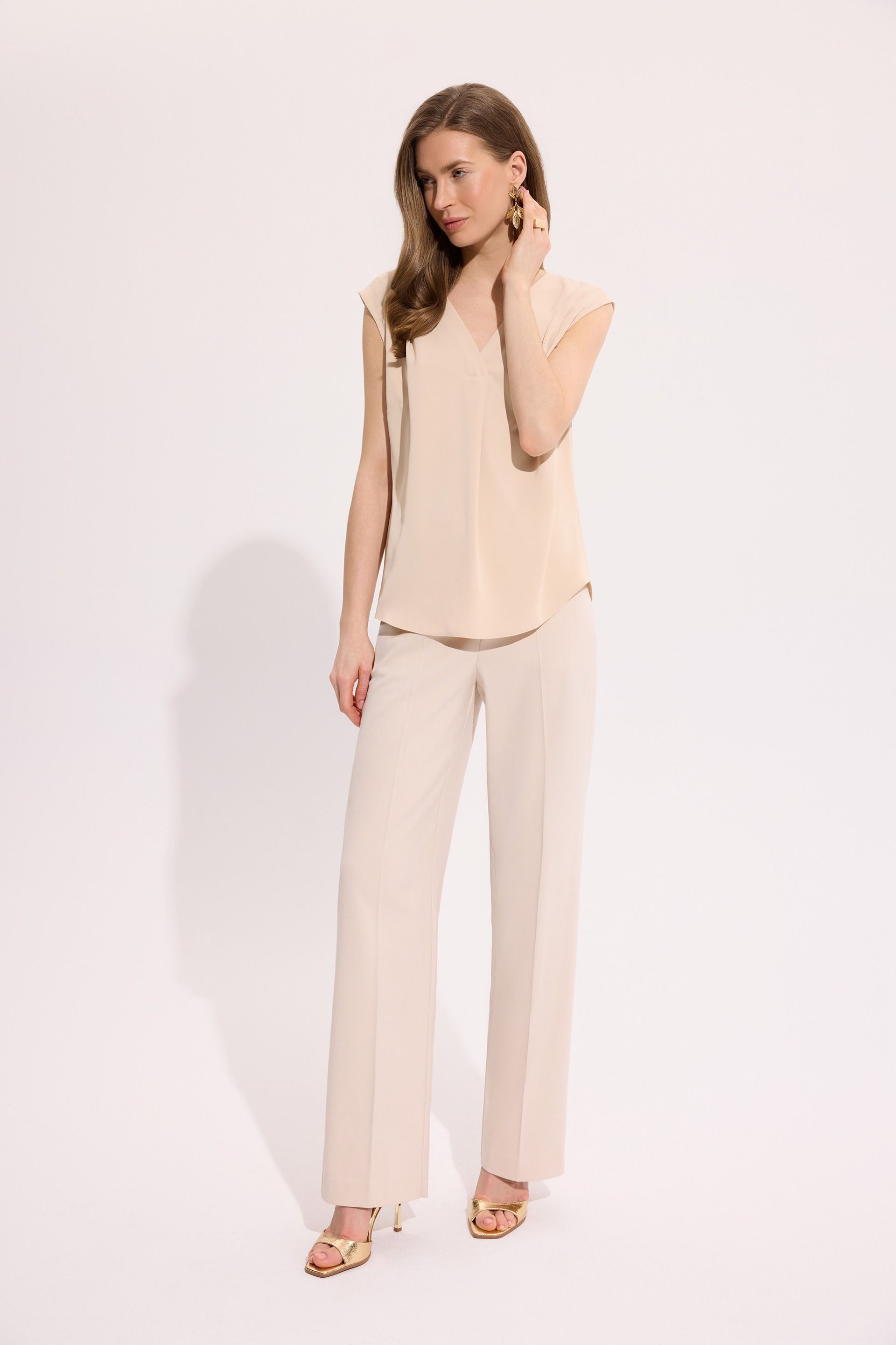 Bluzka damska beżowa elegancka V-neck