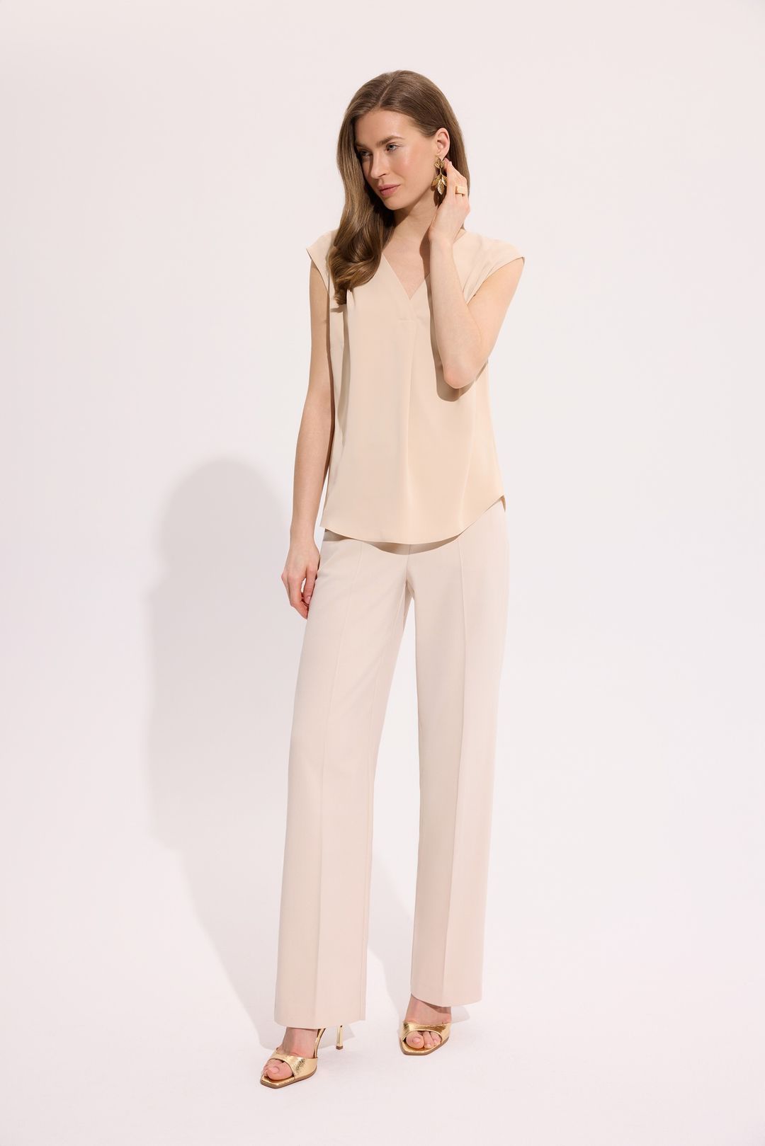 Bluzka damska beżowa elegancka V-neck