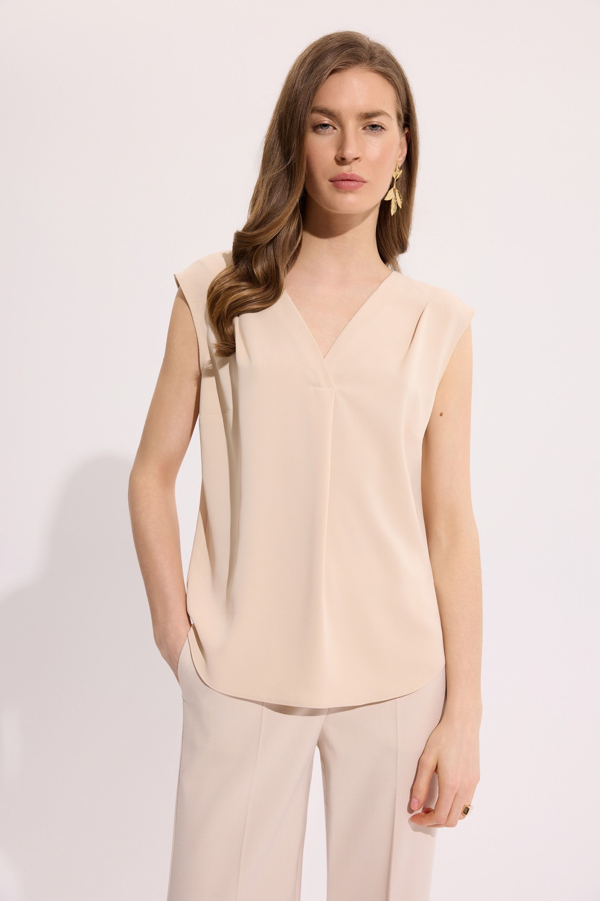 Bluzka damska beżowa elegancka V-neck