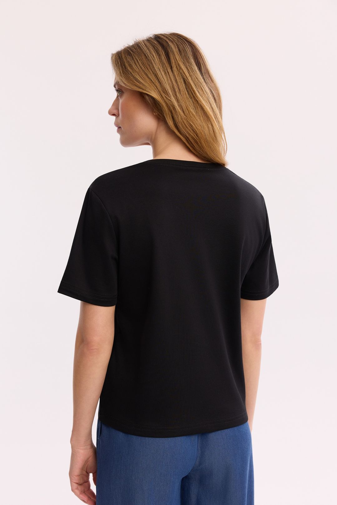 Czarny T-shirt 100% bawełna – damski T-shirt z dekoltem V