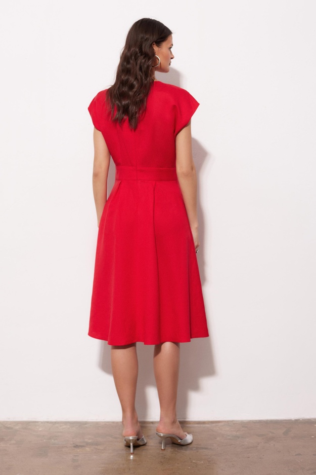 Lniana sukienka w czerwonym kolorze Makalu