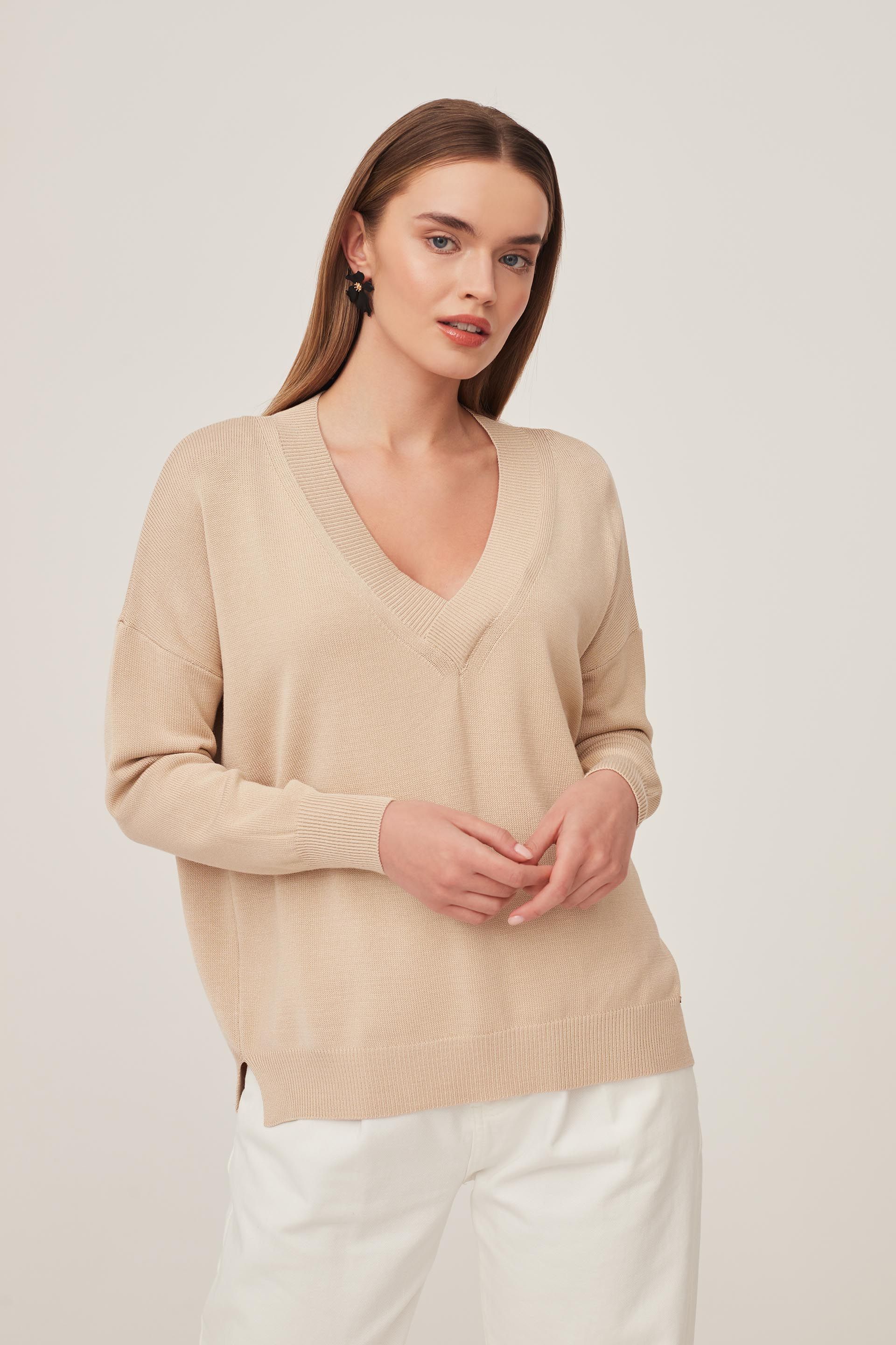 Beżowy dzianinowy sweter
