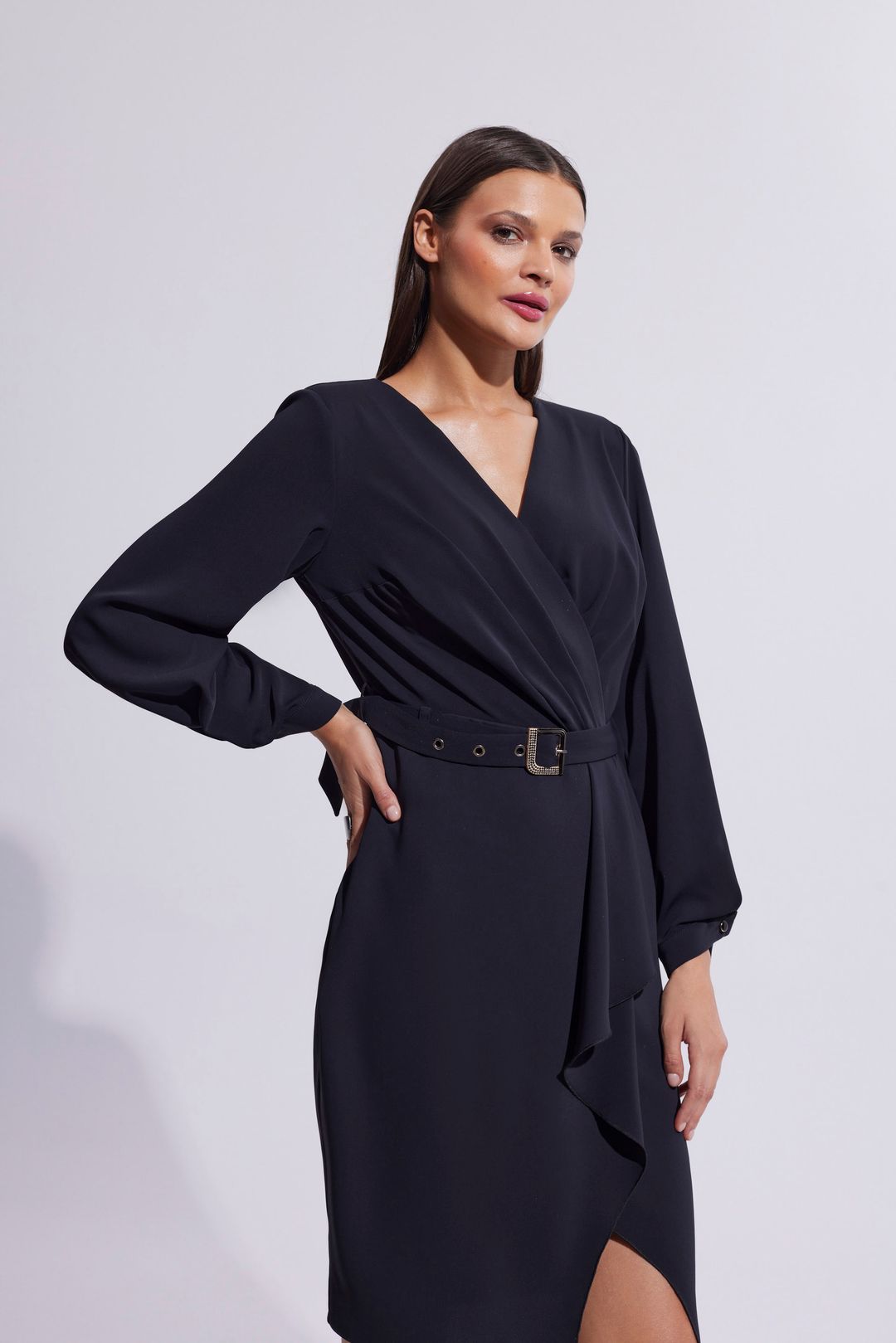 Elegancka sukienka z paskiem Makalu