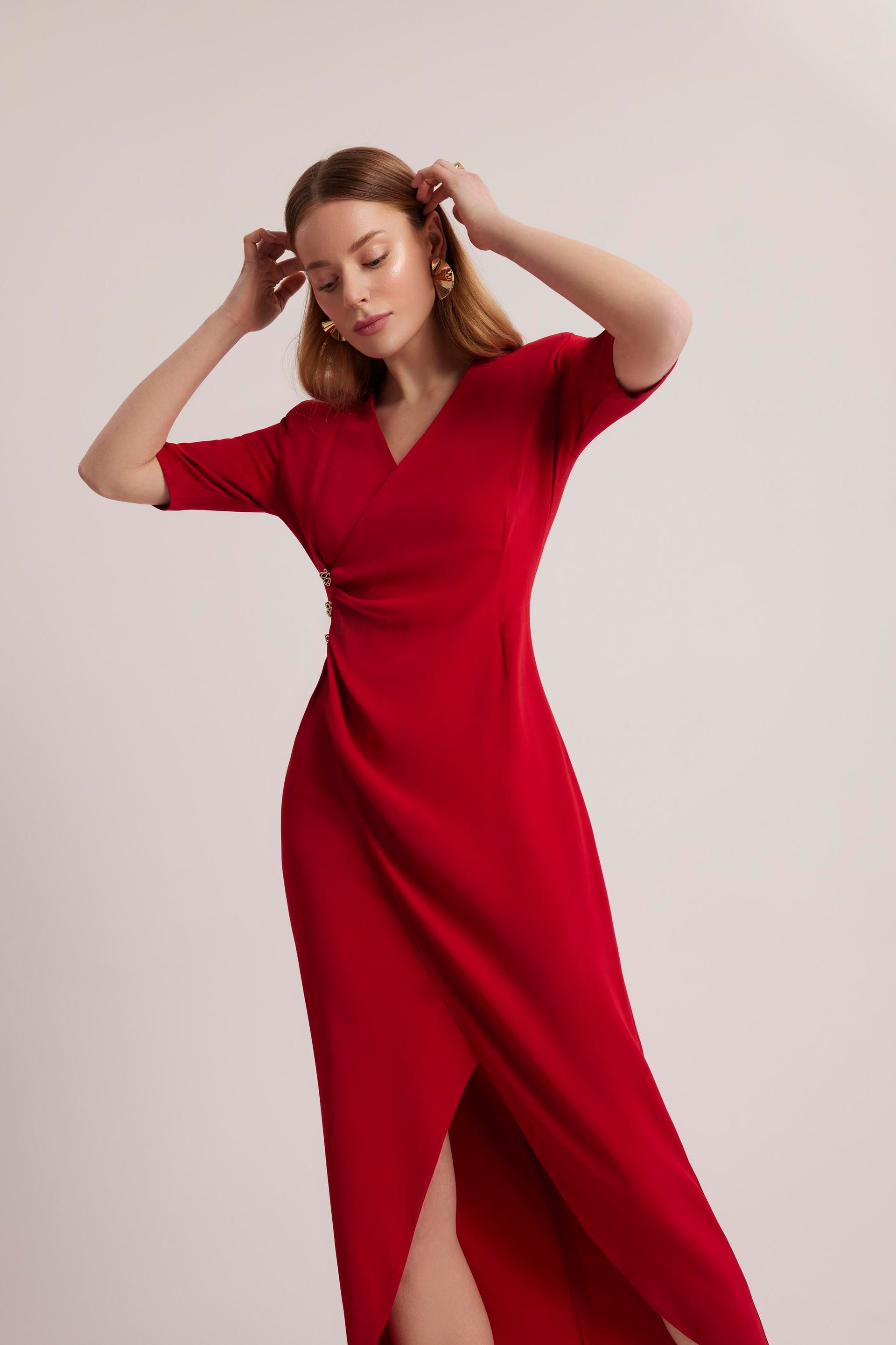 Elegancka sukienka midi Makalu