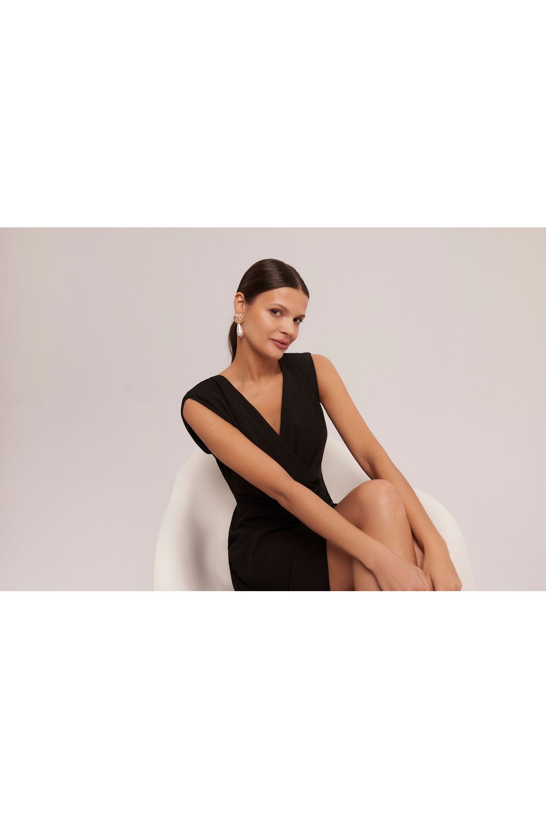 Elegancka czarna sukienka Makalu
