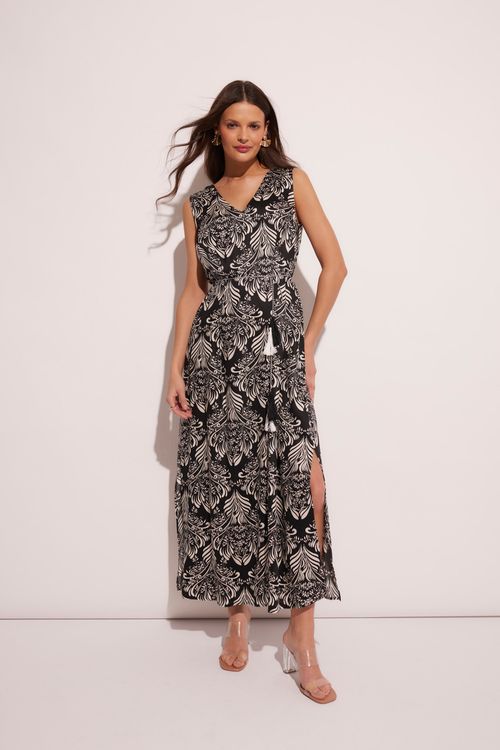 Wzorzysta sukienka z wiązaniem