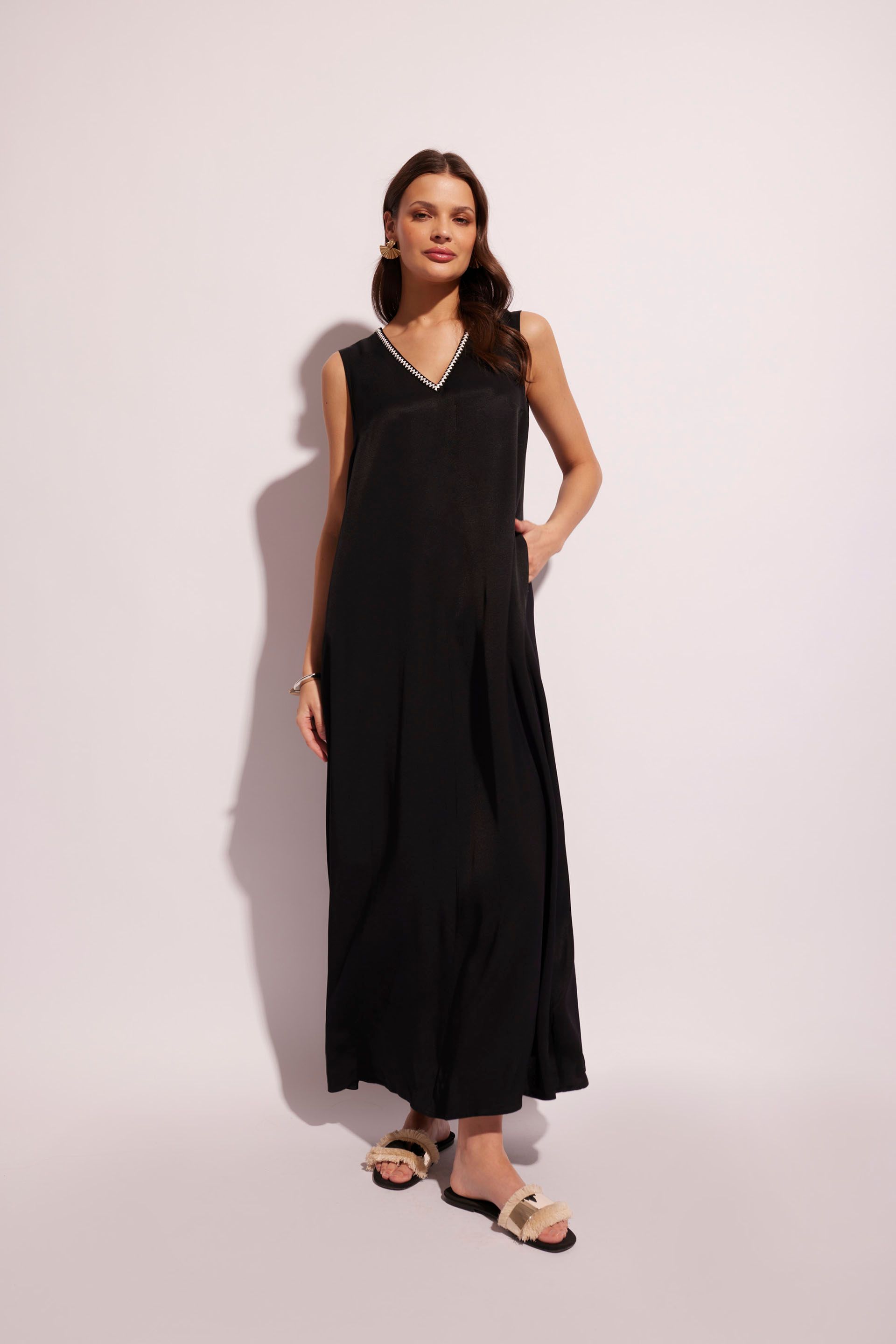 
Czarna sukienka maxi 
