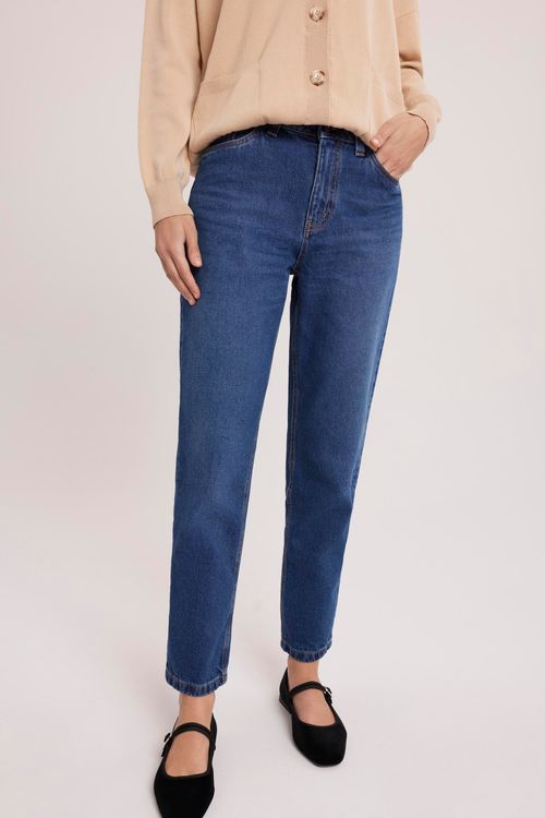 Niebieskie spodnie jeansowe