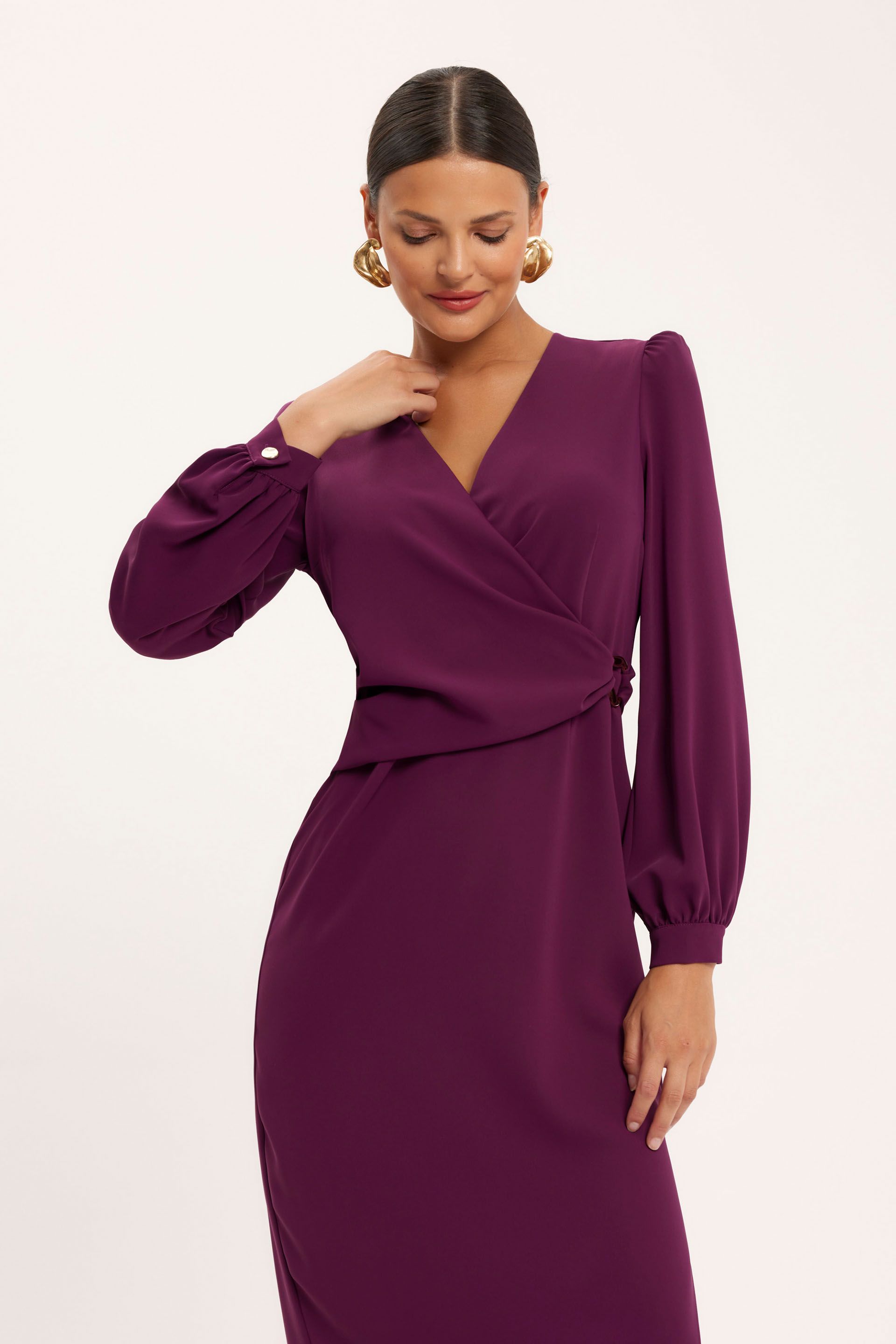 Elegancka sukienka w burgundowym kolorze Makalu