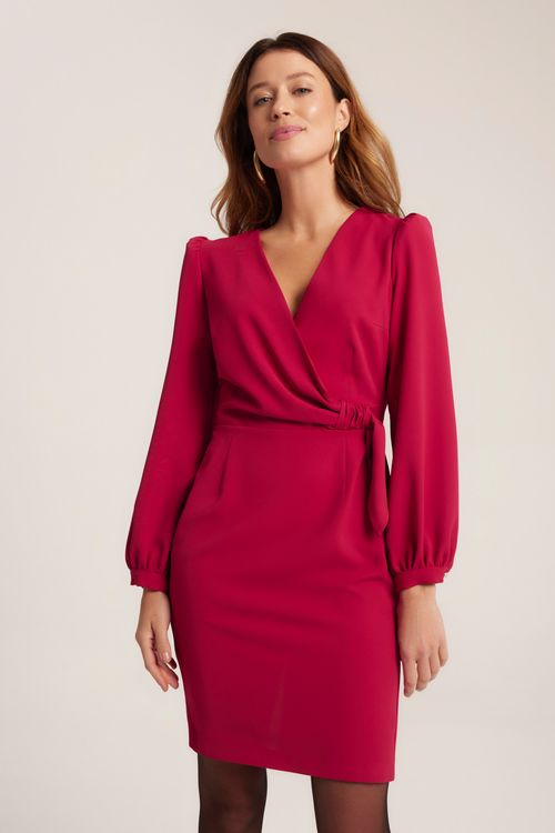 Różowa elegancka sukienka