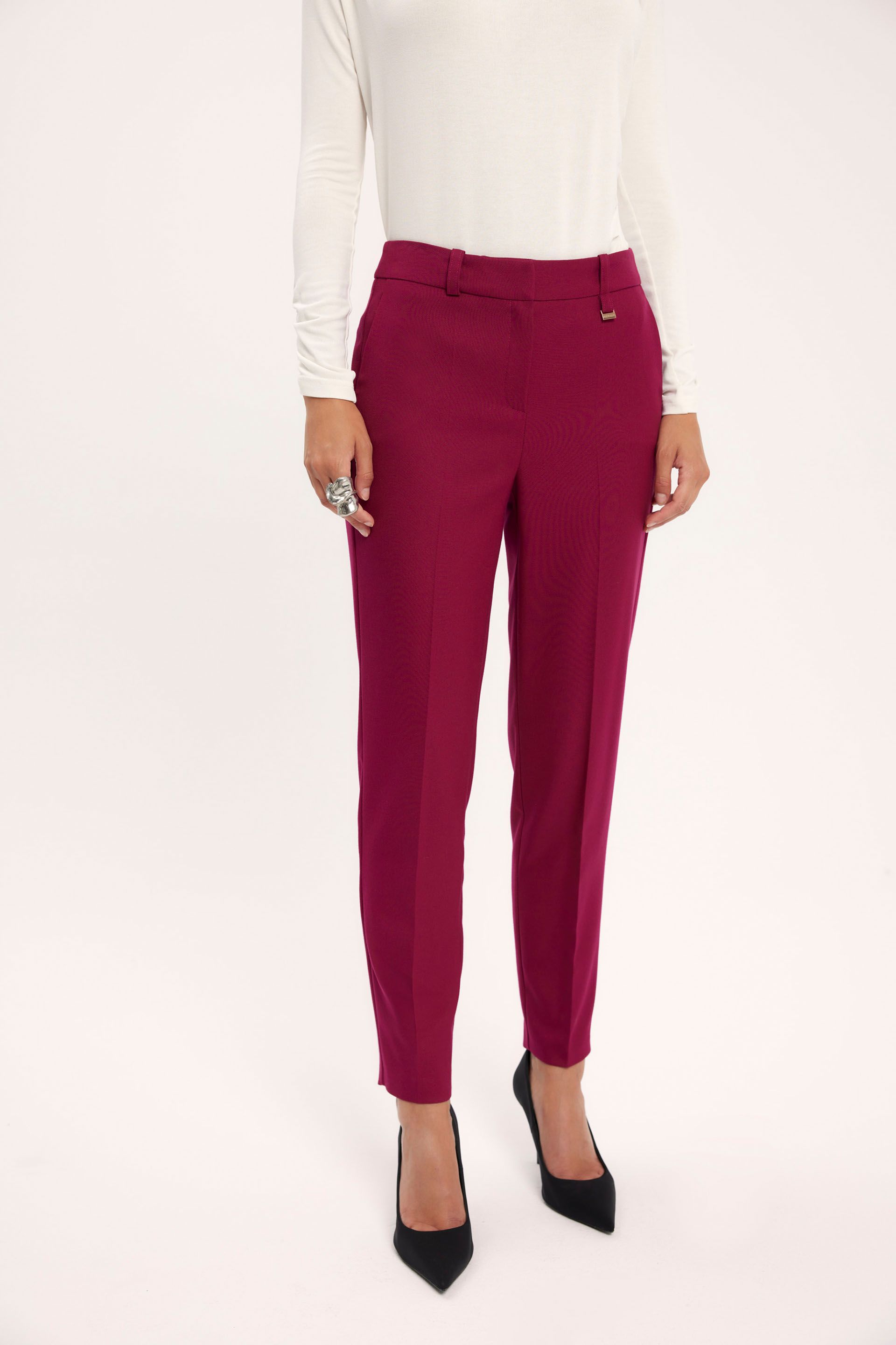 
Burgundowe eleganckie spodnie 
