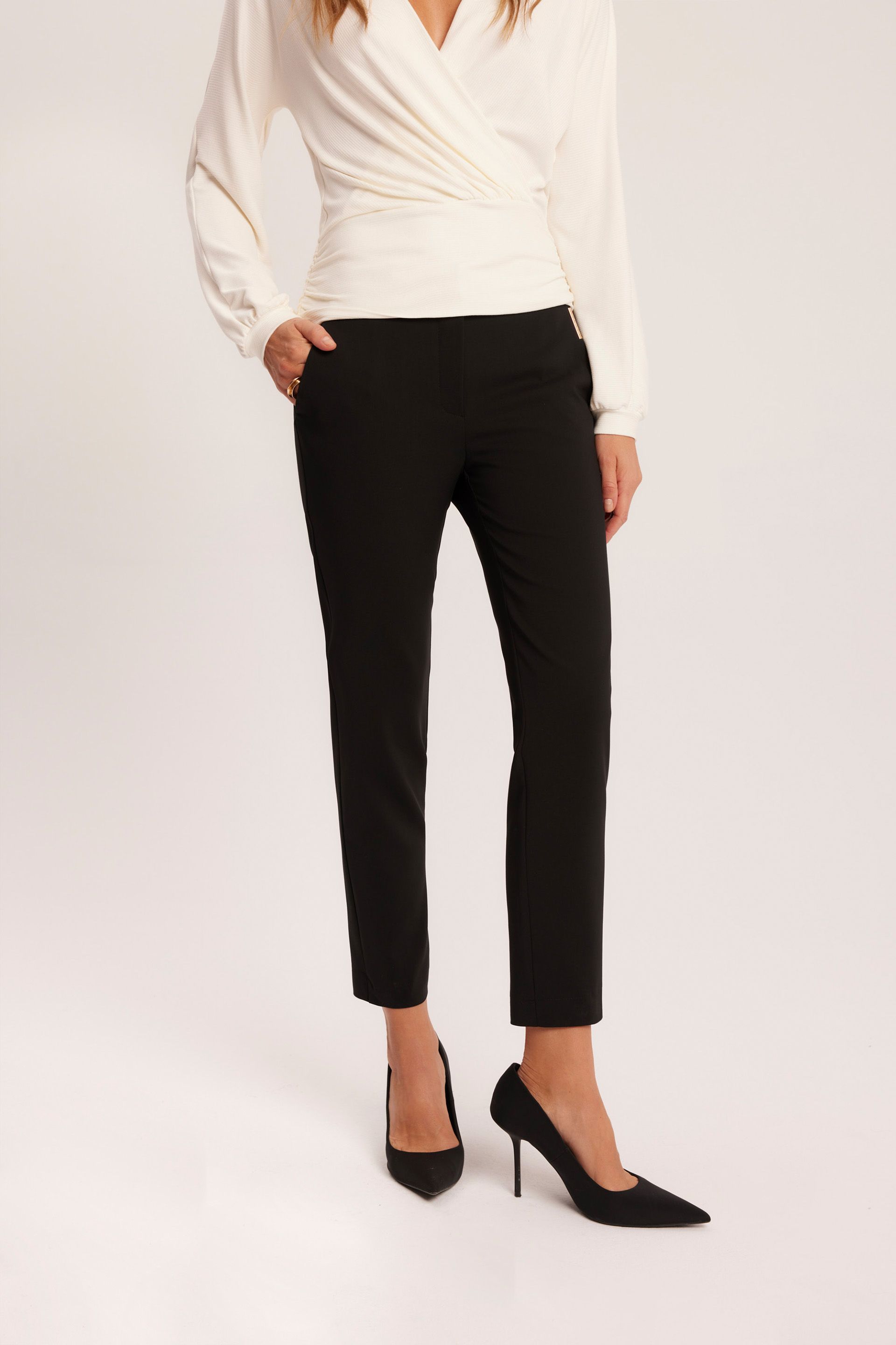 Eleganckie dopasowane spodnie 44