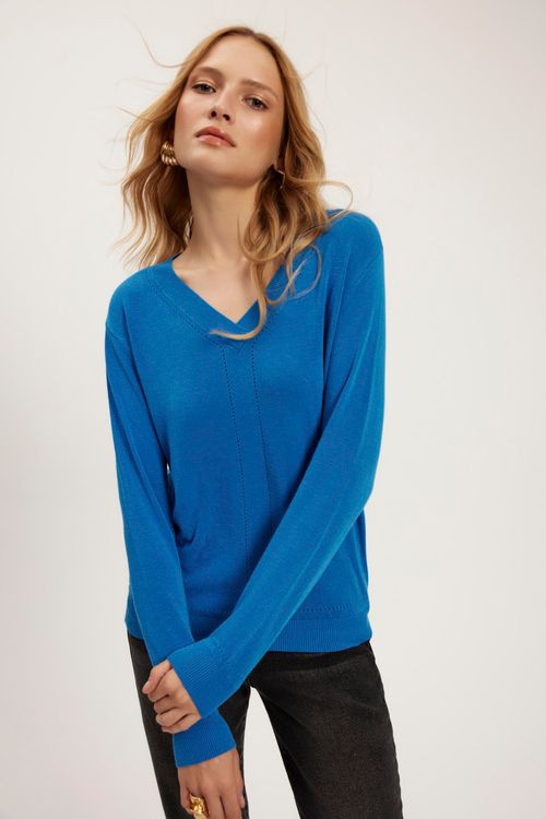 Wiskozowy sweter w niebieskim kolorze