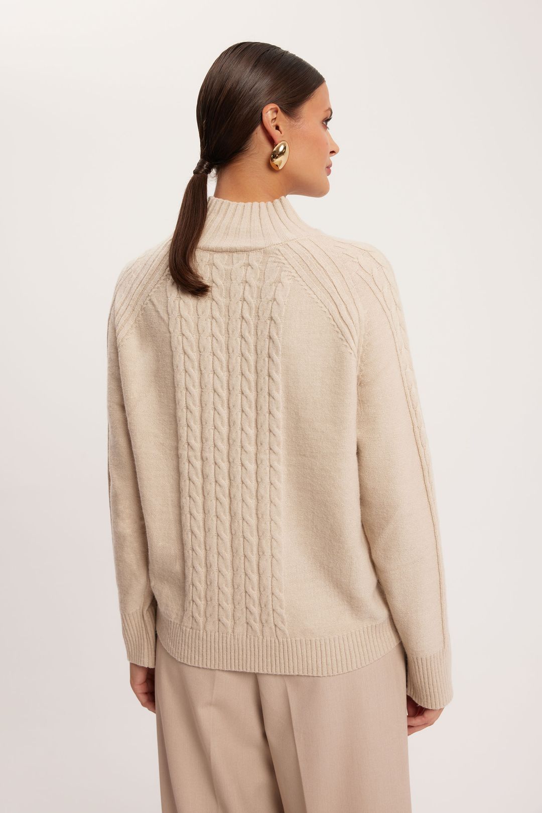Beżowy sweter z półgolfem Makalu
