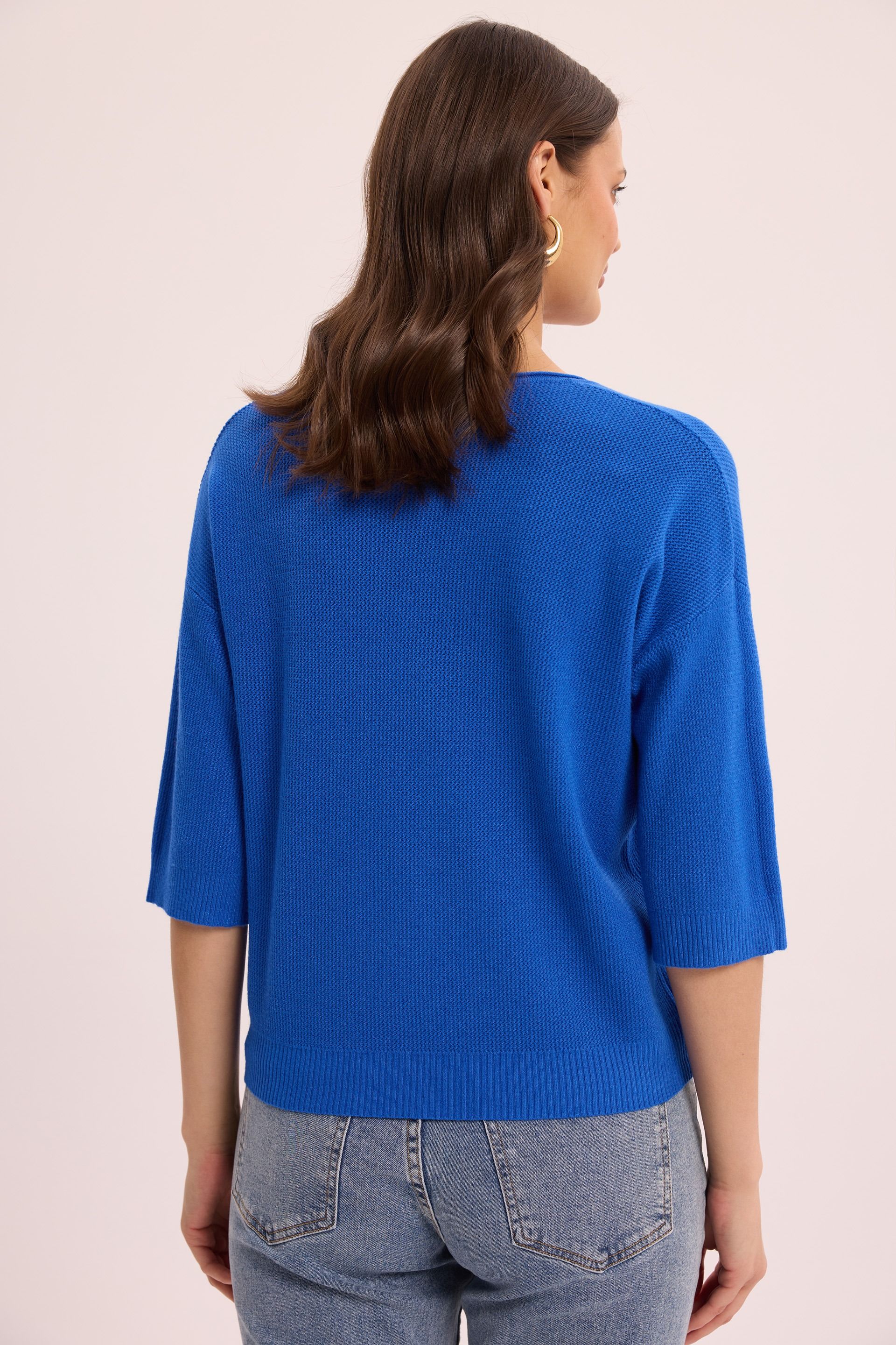 Dzianinowy sweter w kobaltowym kolorze Makalu