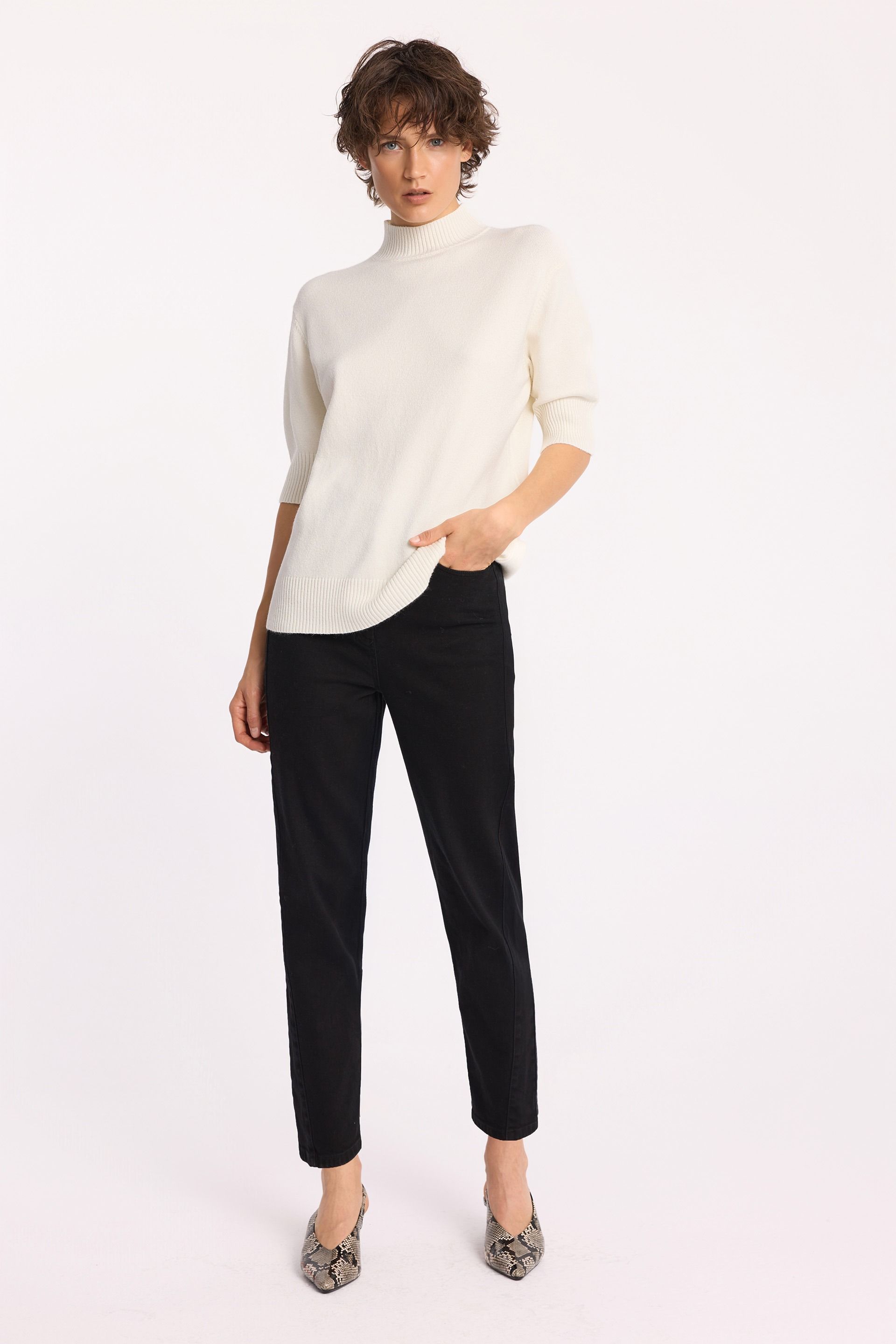 Sweter w kolorze ecru z domieszką modalu| Makalu