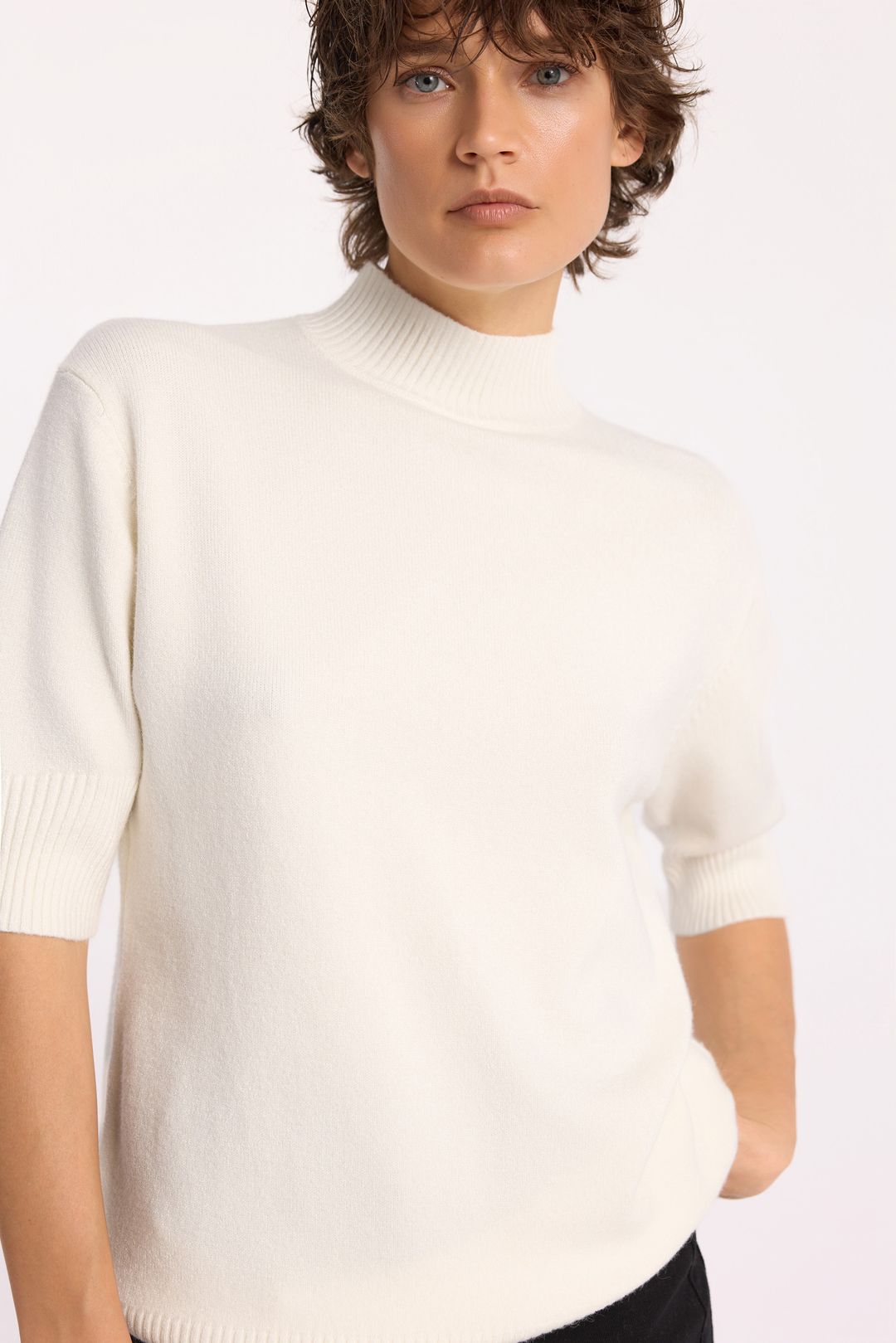Sweter w kolorze ecru z domieszką modalu| Makalu