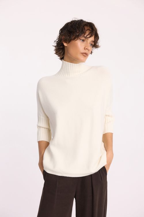 Sweter z golfem z domieszką modalu w kolorze ecru | Makalu