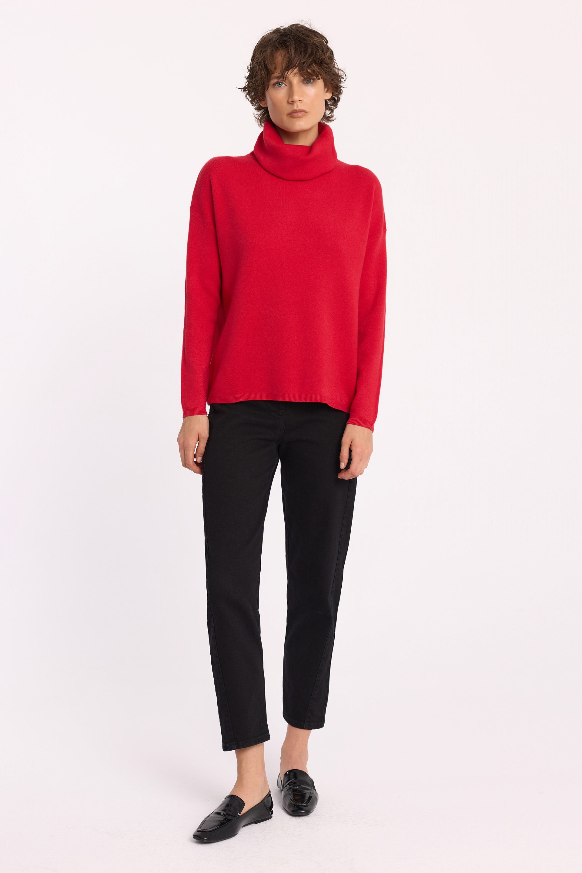 Czerwony sweter z golfem z modalu i wiskozy – stylowy i wygodny | Makalu