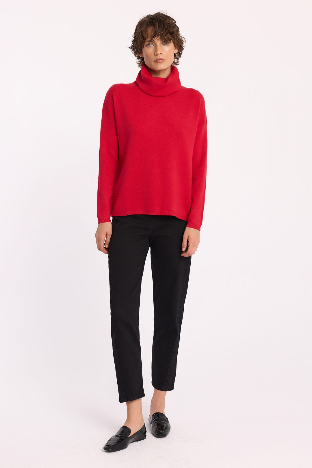 Czerwony sweter z golfem z modalu i wiskozy – stylowy i wygodny | Makalu